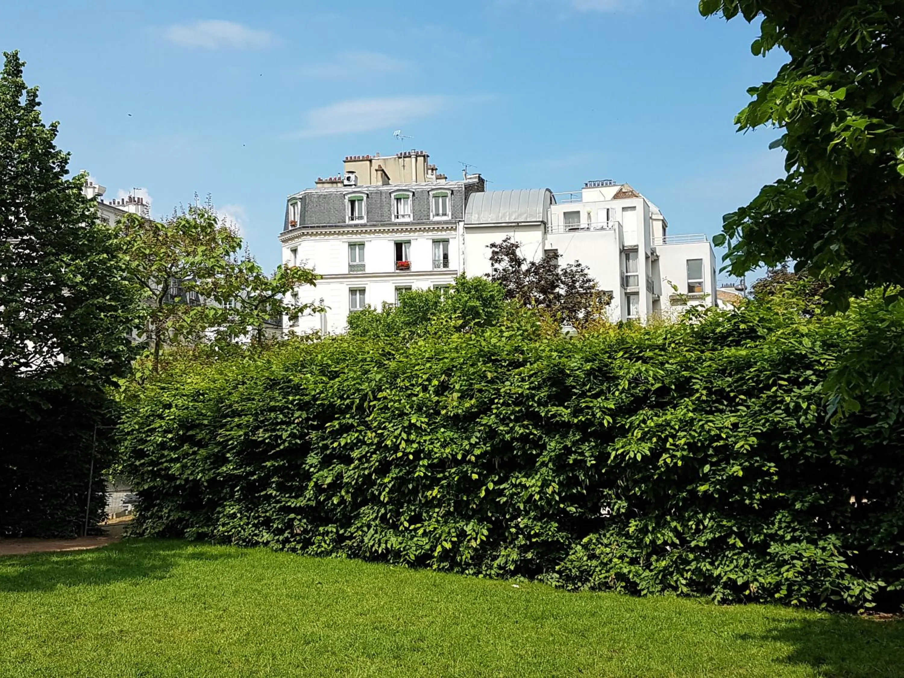 Property building in Hôtel Moulin Vert