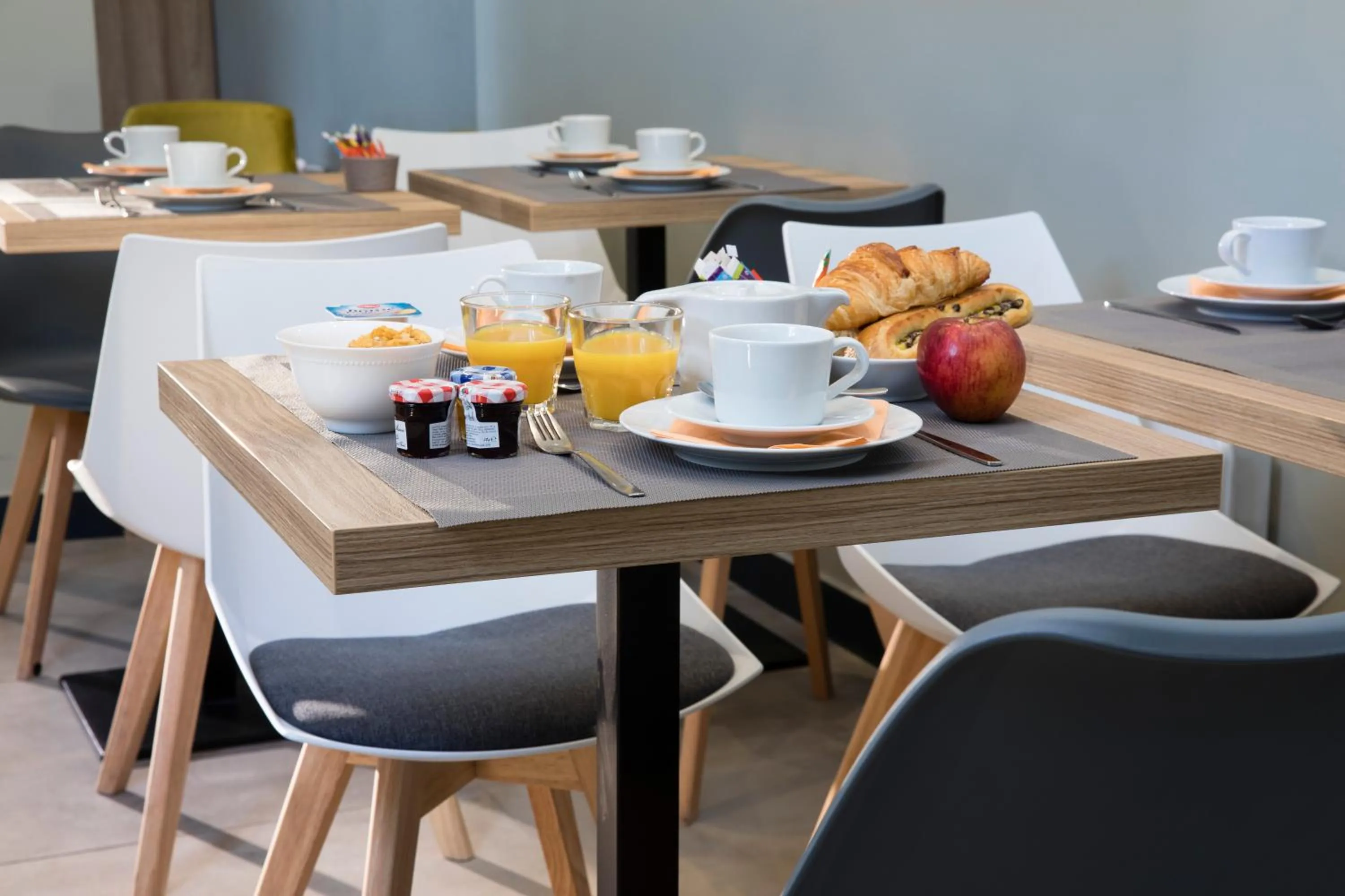 Restaurant/places to eat in Hôtel Moulin Vert