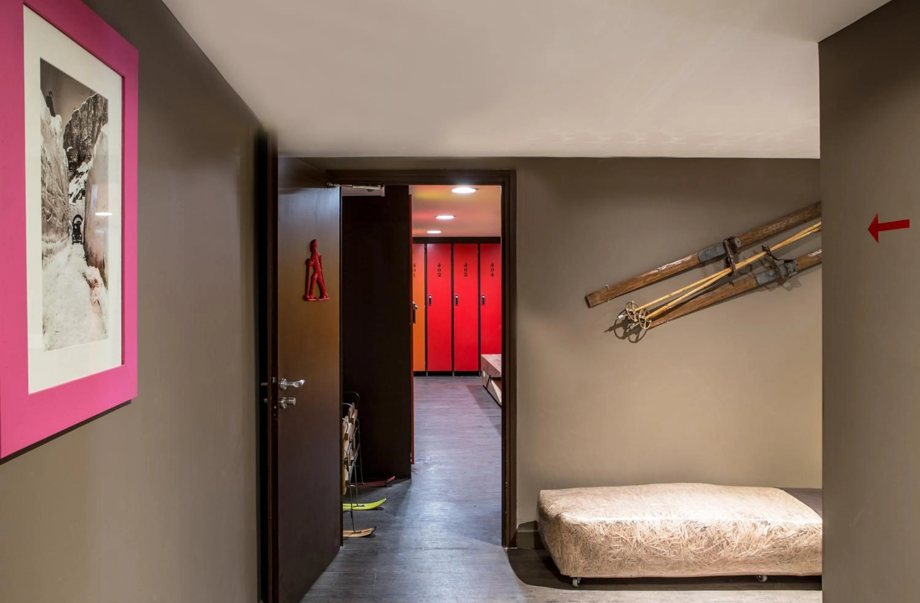 Skiing, Bed in Hotel Ormelune