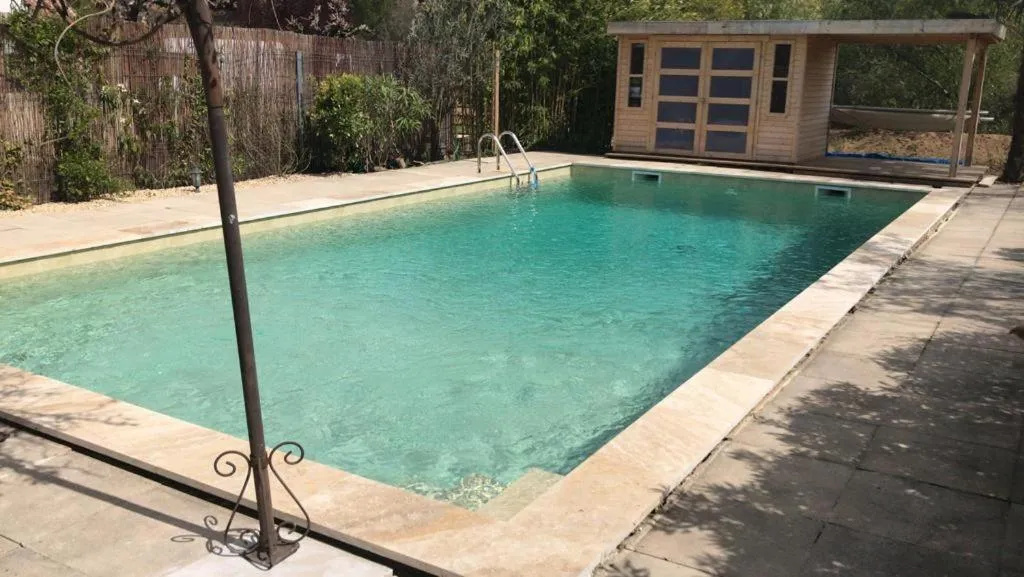 Swimming pool in Le clos des olivettes