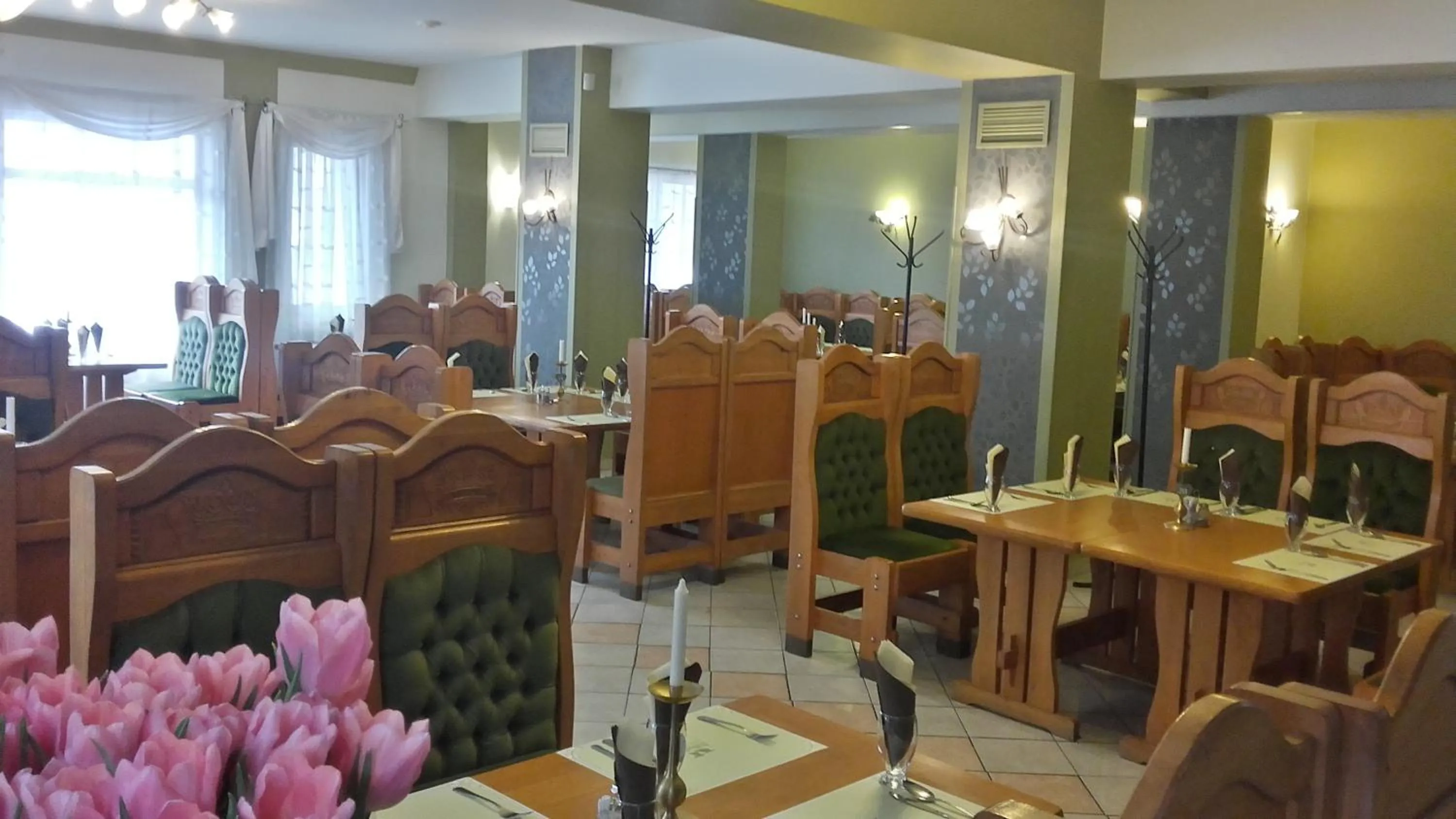 Restaurant/places to eat in Pollushof Panzió és Étterem