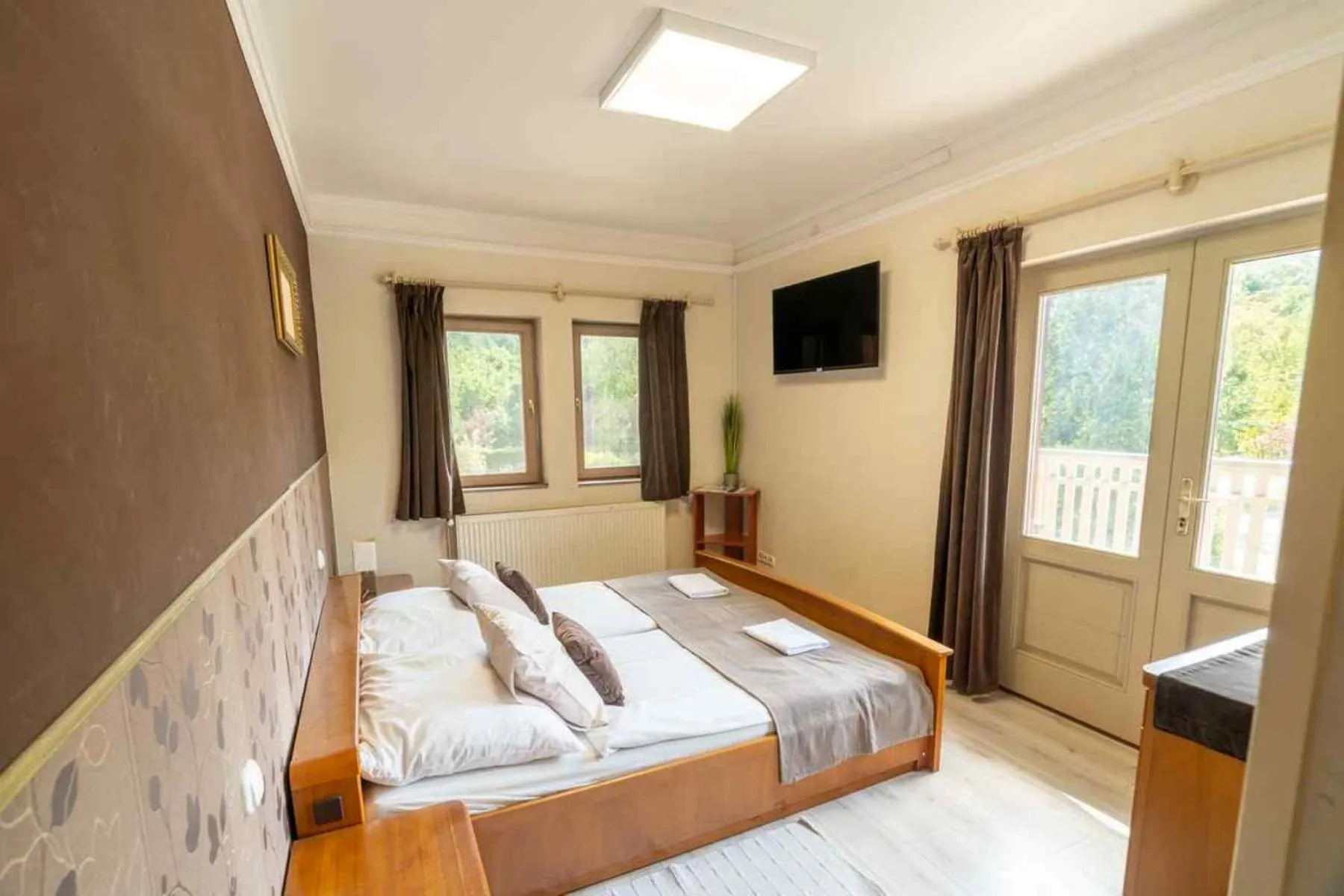 Bed in Pollushof Panzió és Étterem