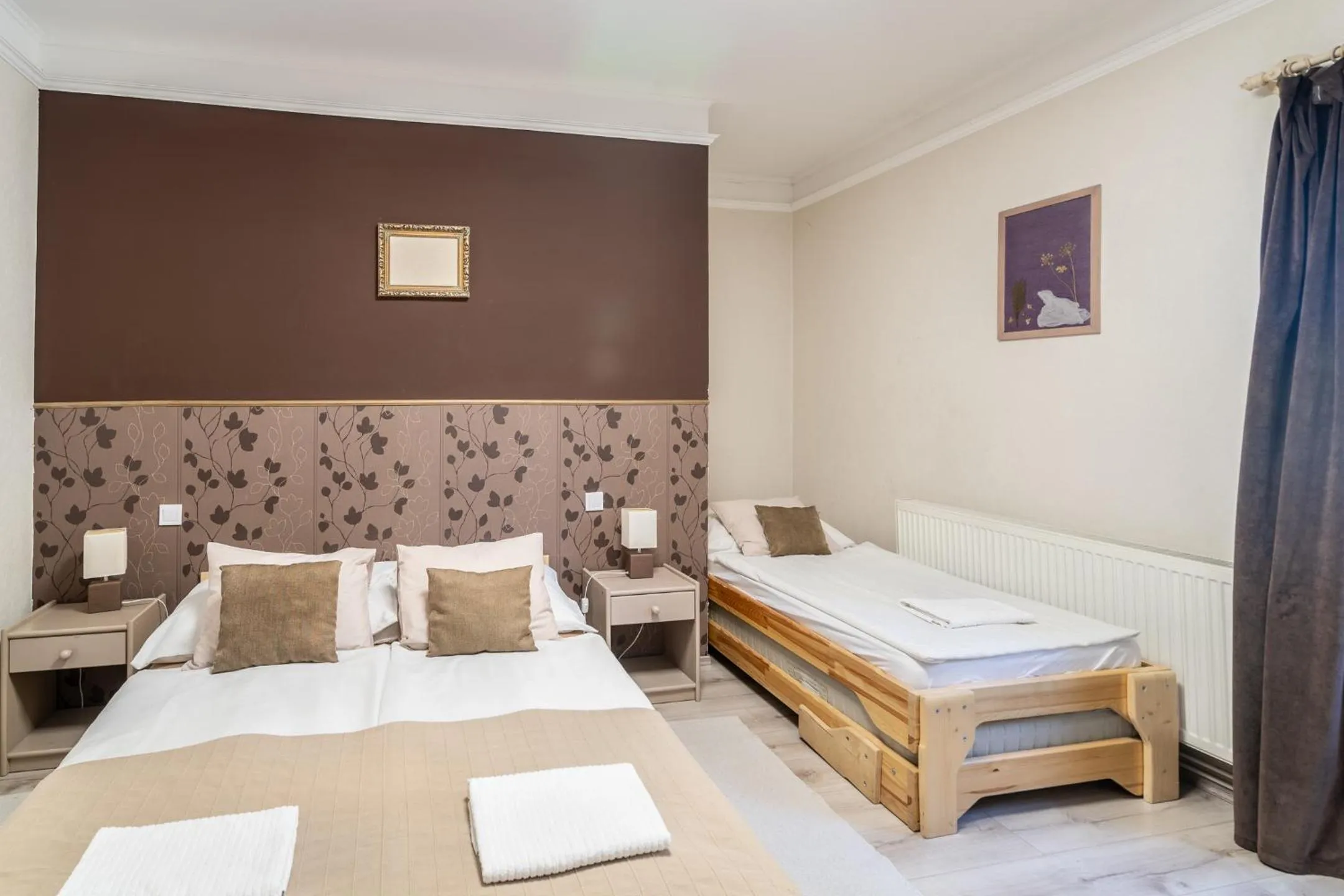 Bed in Pollushof Panzió és Étterem