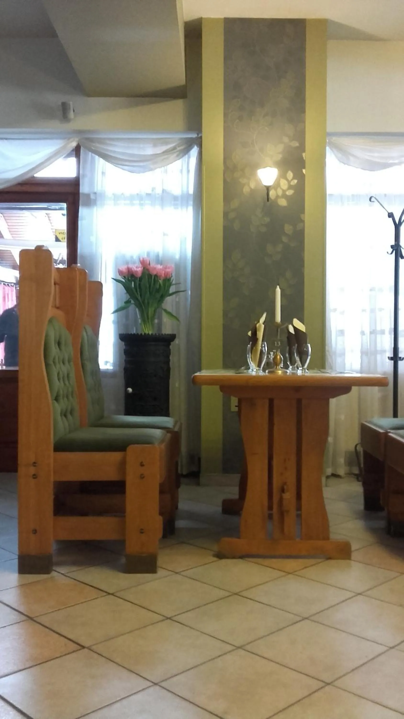 Restaurant/places to eat in Pollushof Panzió és Étterem