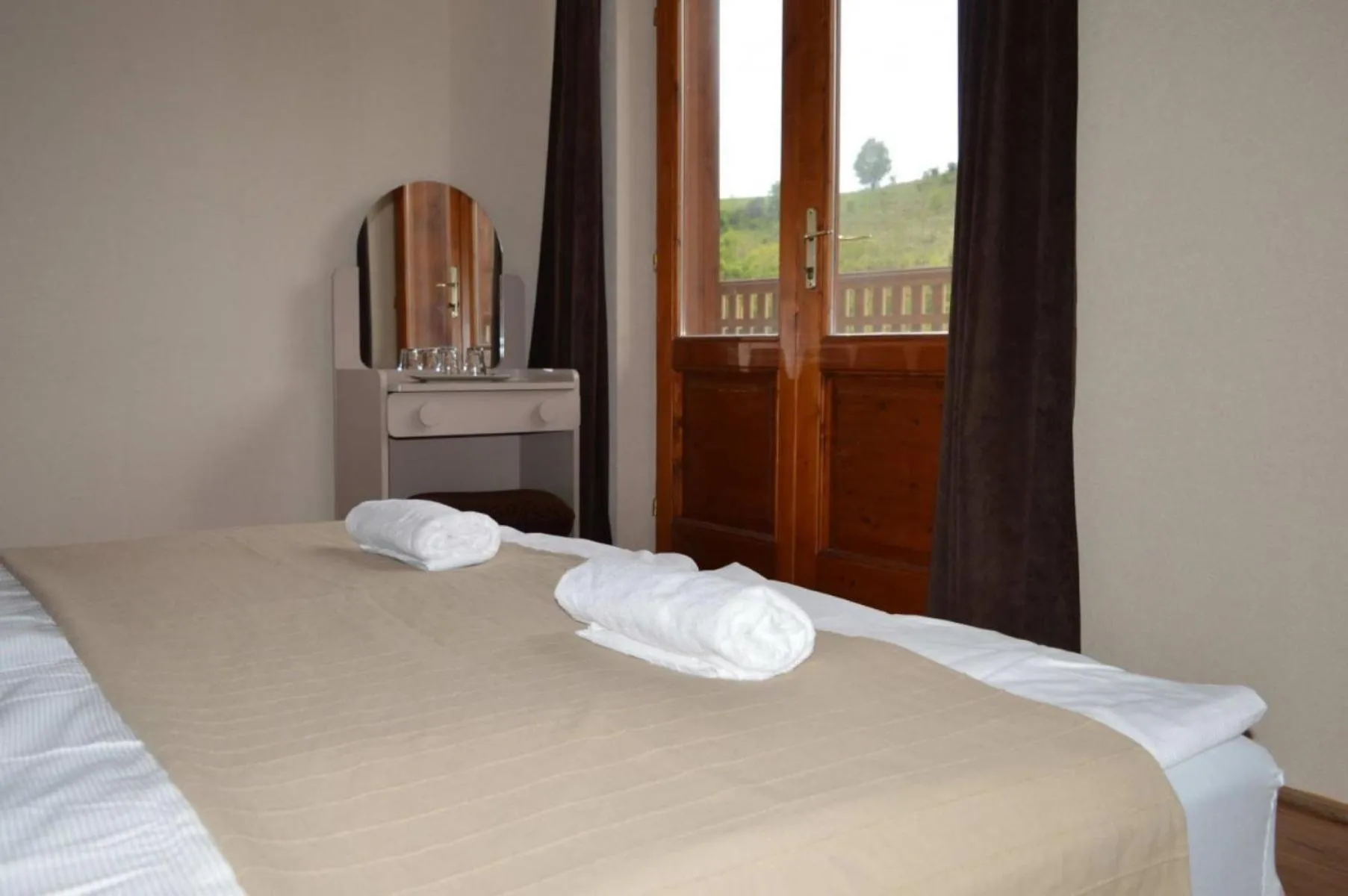 Bed in Pollushof Panzió és Étterem