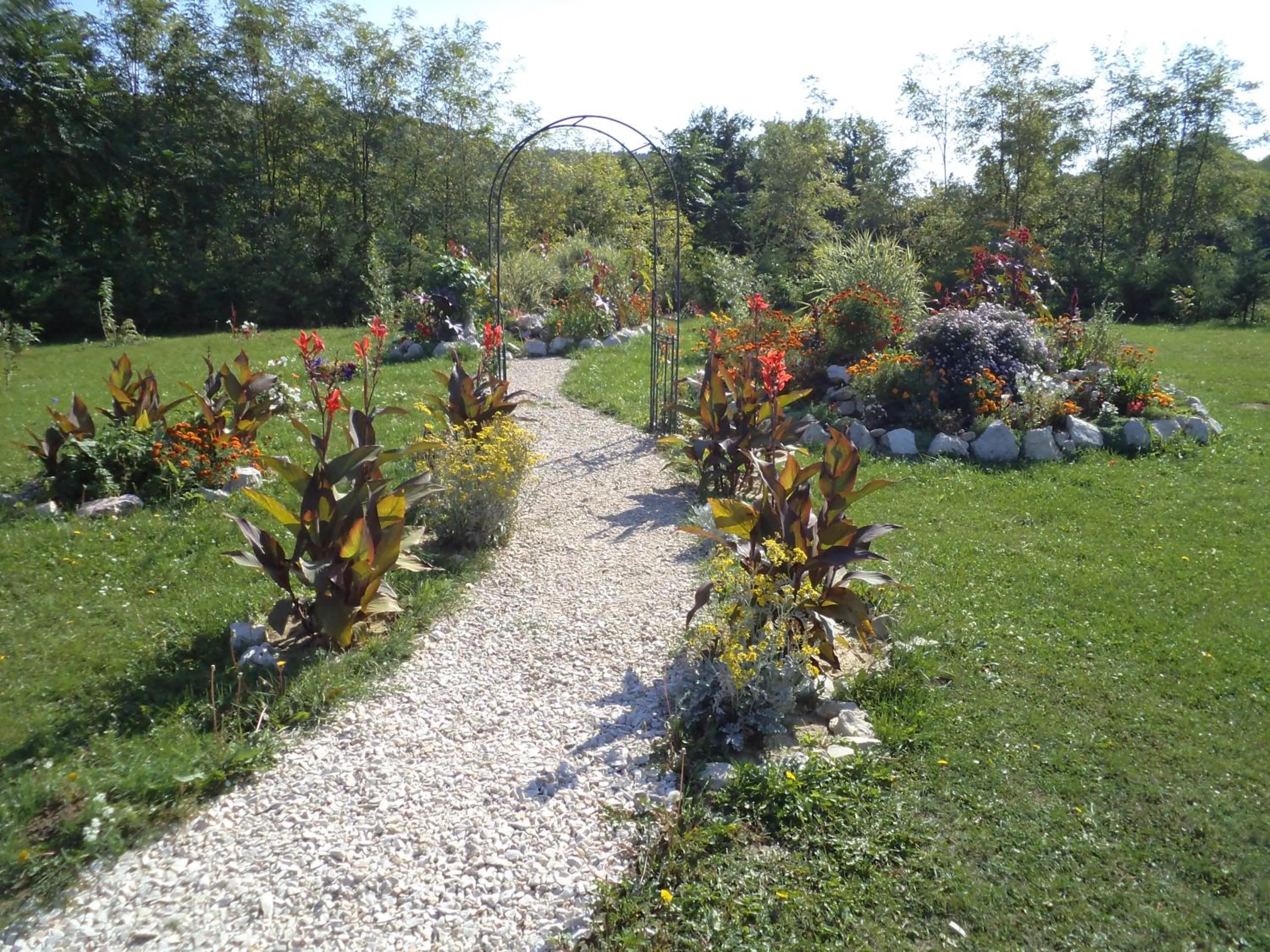Garden in Pollushof Panzió és Étterem