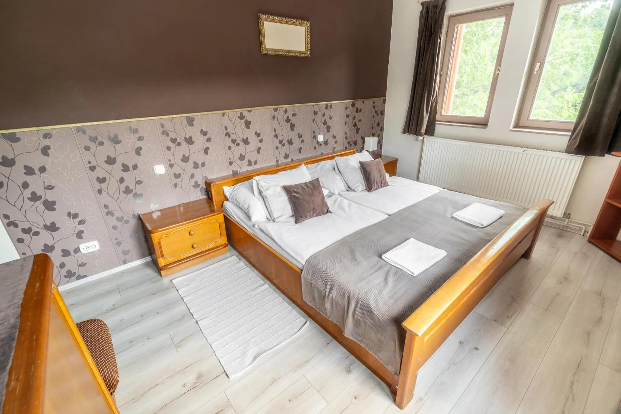 Bed in Pollushof Panzió és Étterem