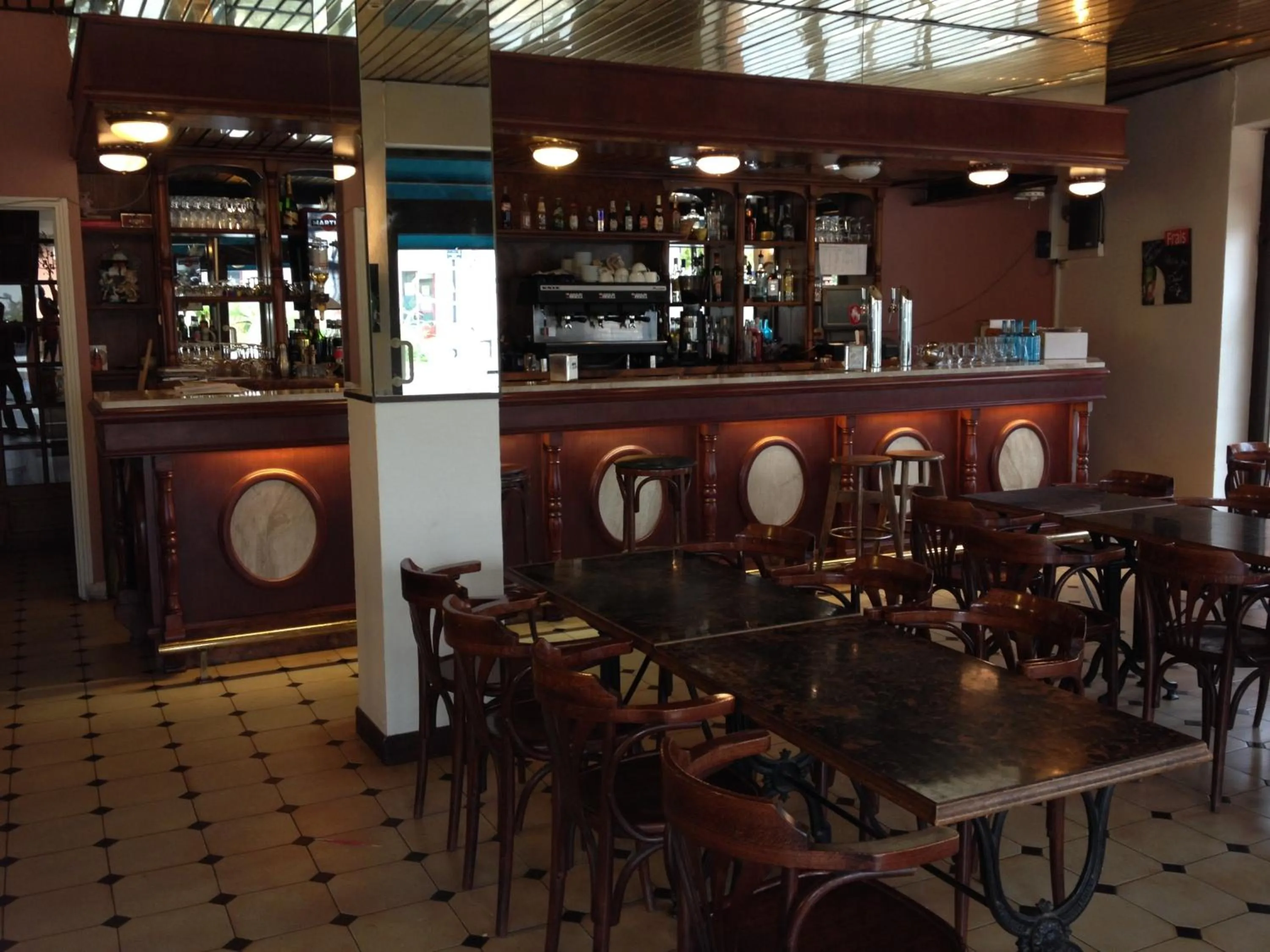 Lounge or bar in Hôtel Le Roi Gourmand