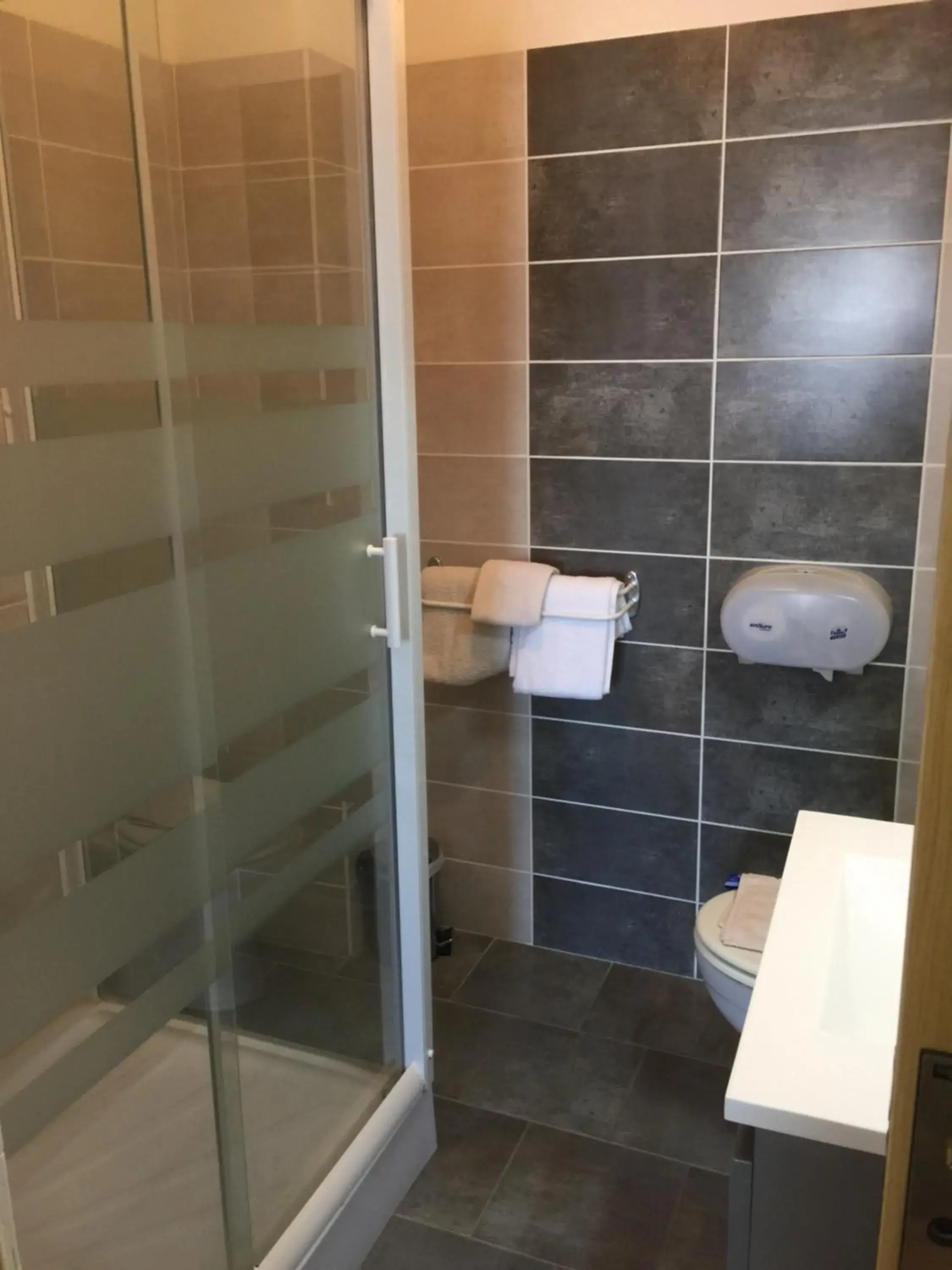 Quadruple Room in Hôtel Le Roi Gourmand Quadruple Room in Hôtel Le Roi Gourmand