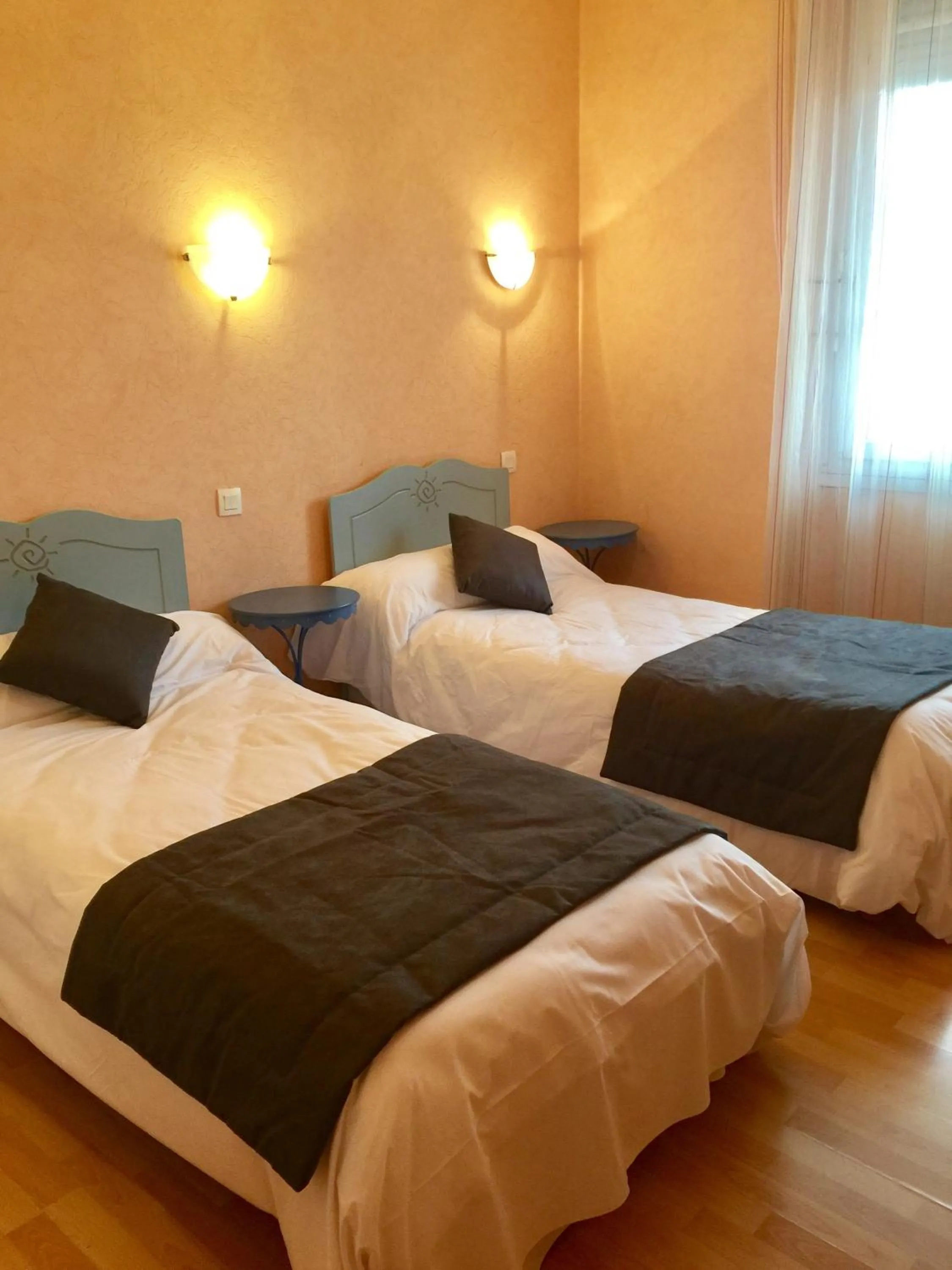 People, Bed in Hôtel Le Roi Gourmand