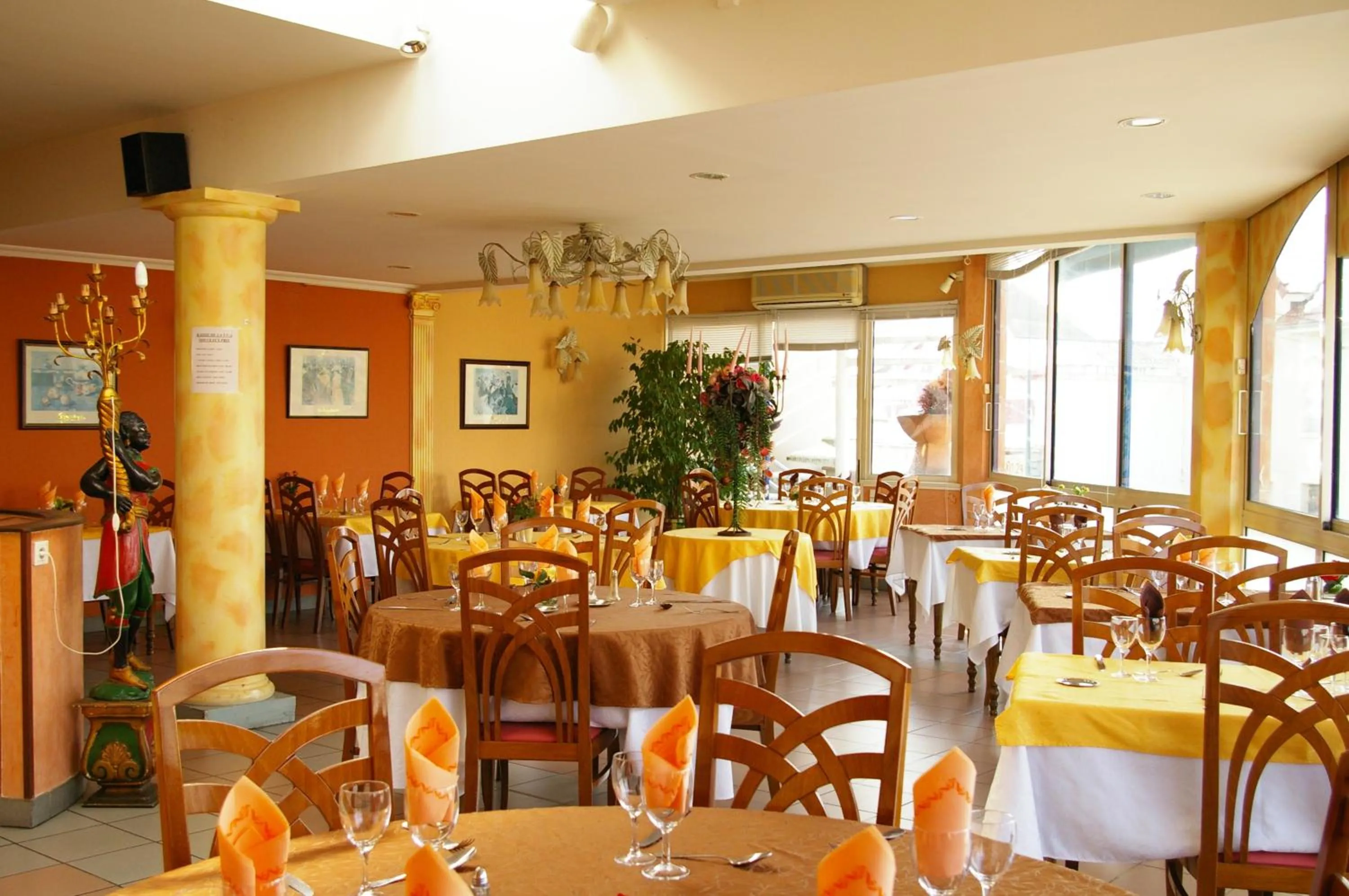 Restaurant/places to eat in Hôtel Le Roi Gourmand