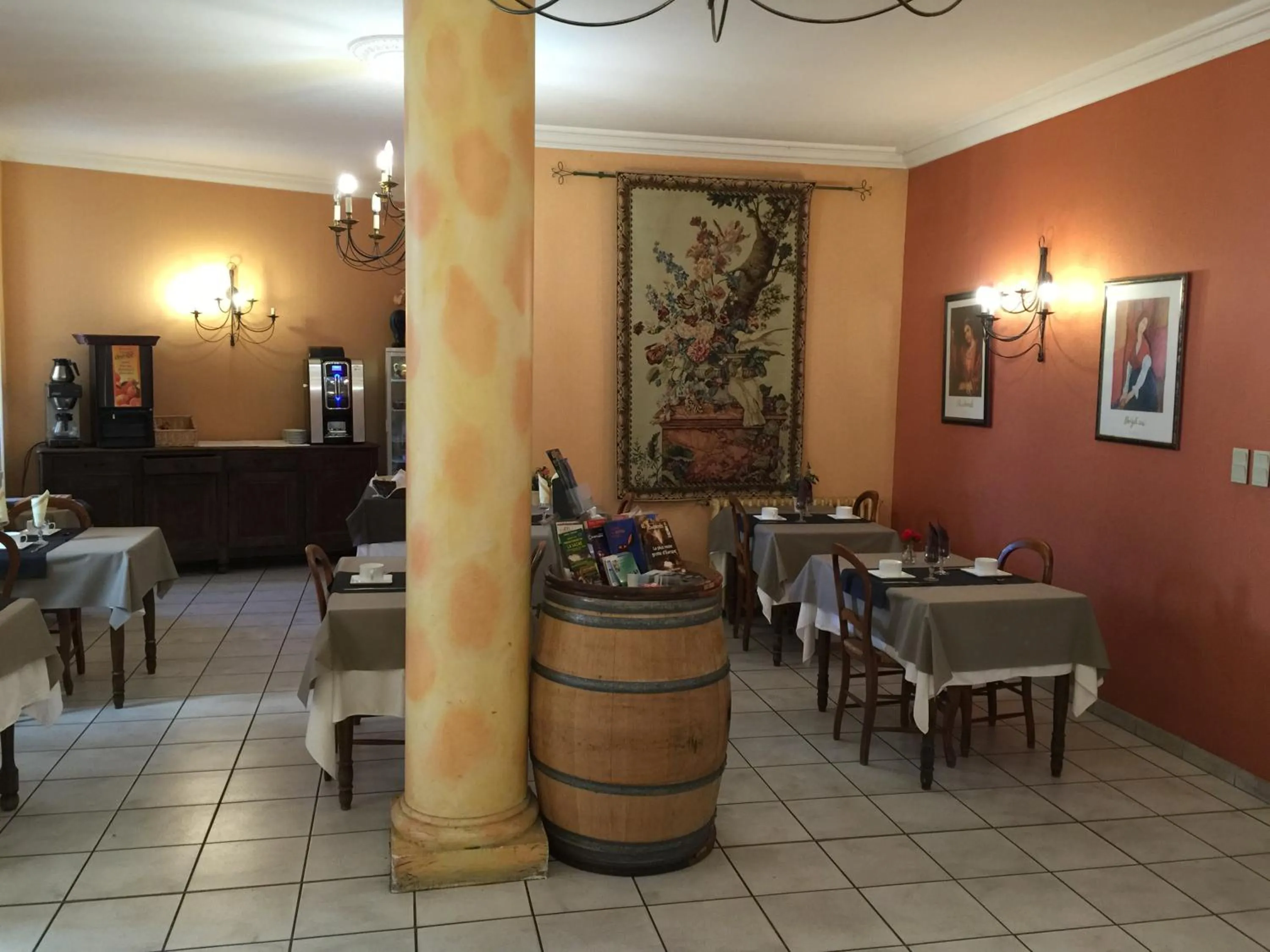 Restaurant/places to eat in Hôtel Le Roi Gourmand
