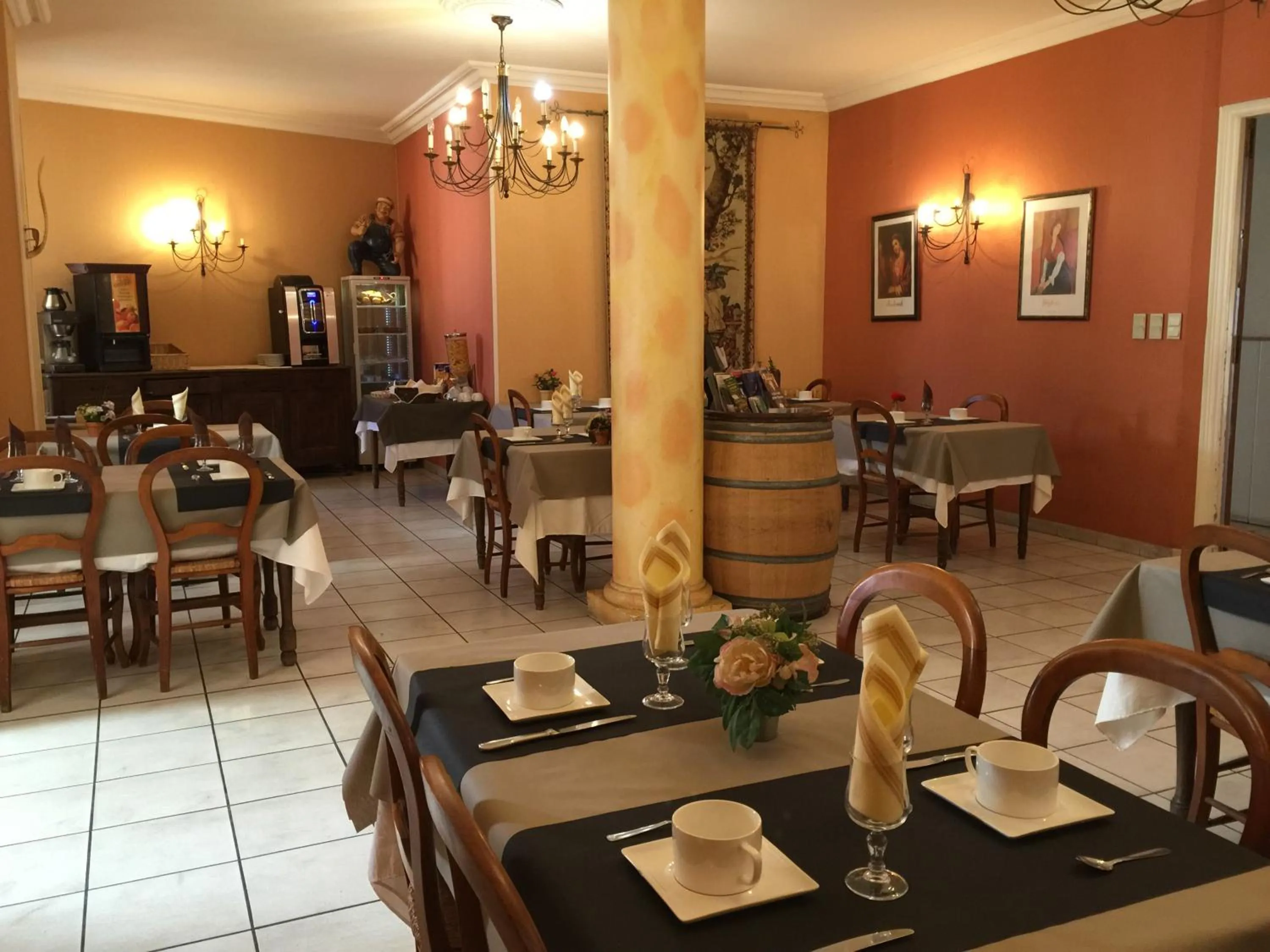 Restaurant/places to eat in Hôtel Le Roi Gourmand