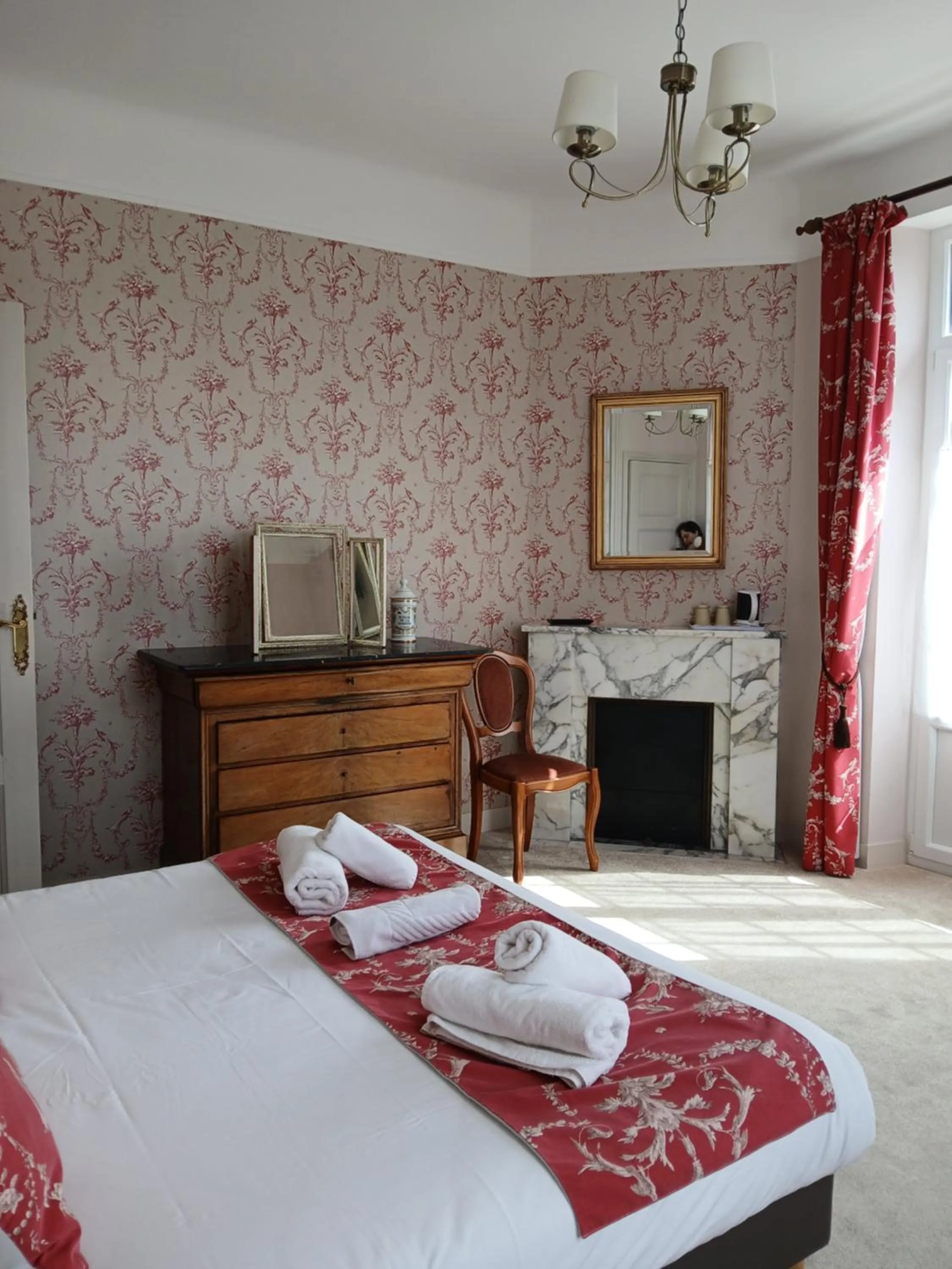 Photo of the whole room, Bed in La Granitiere Maison de Charme