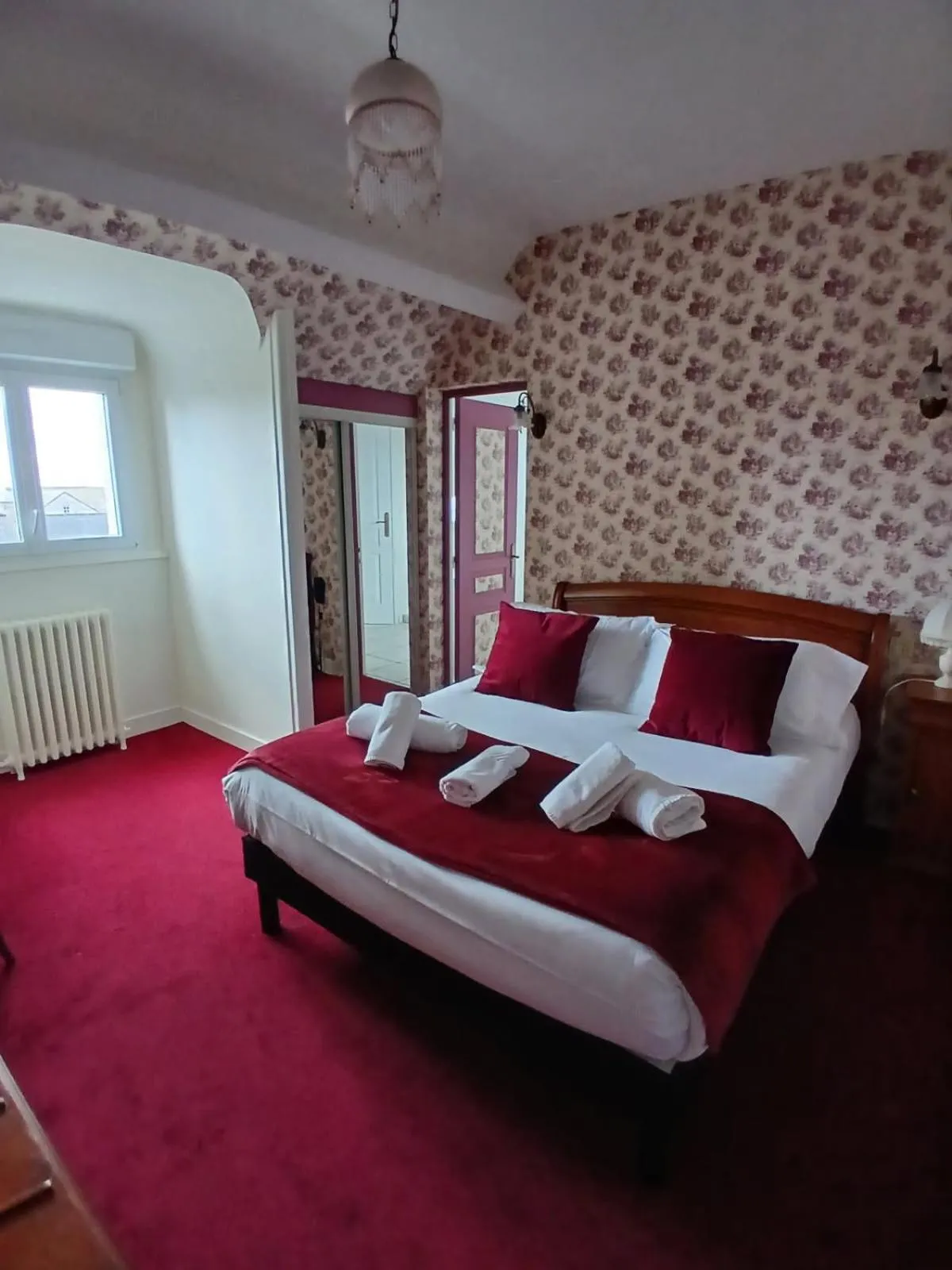 Photo of the whole room, Bed in La Granitiere Maison de Charme