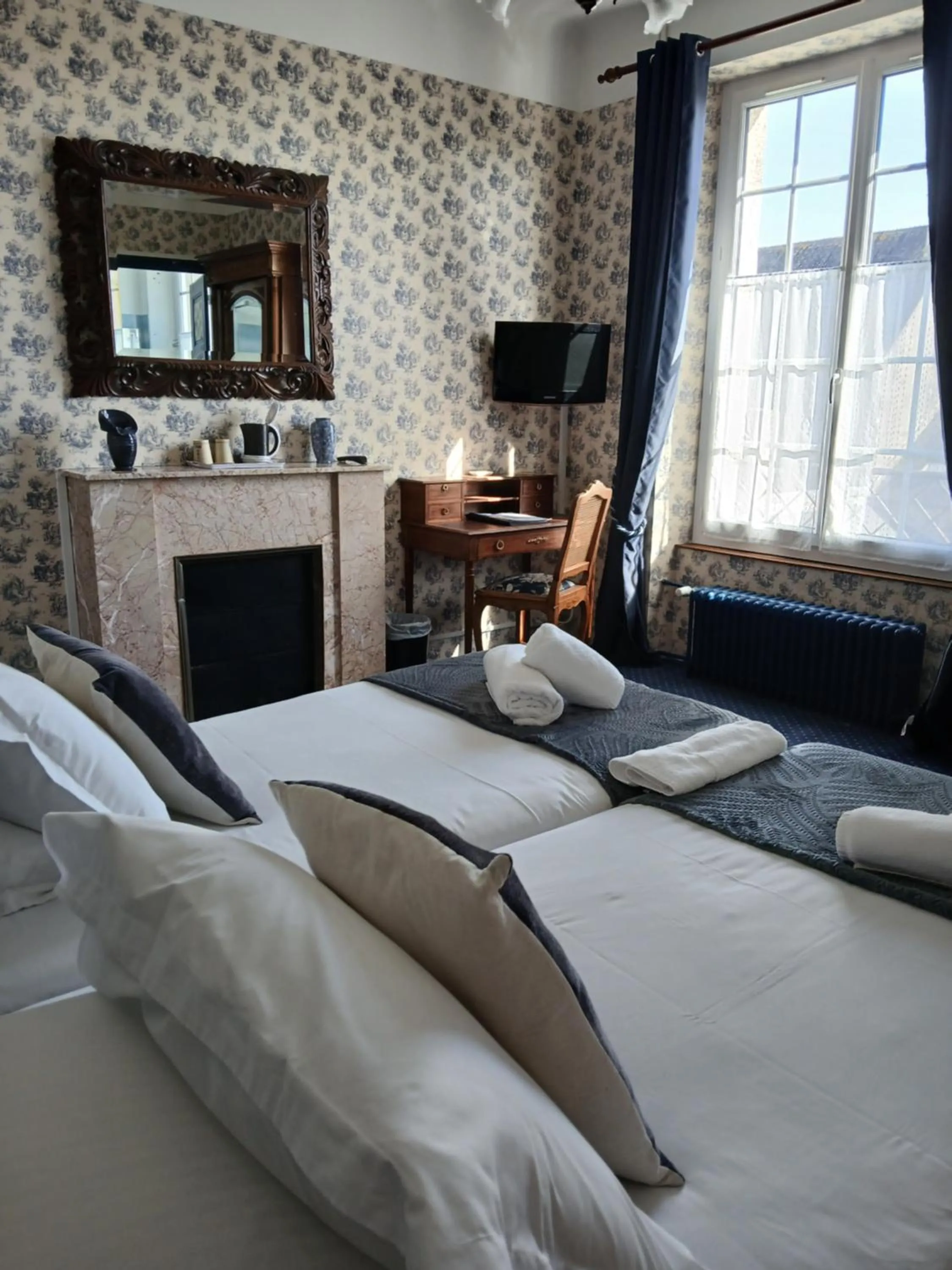 Photo of the whole room, Bed in La Granitiere Maison de Charme