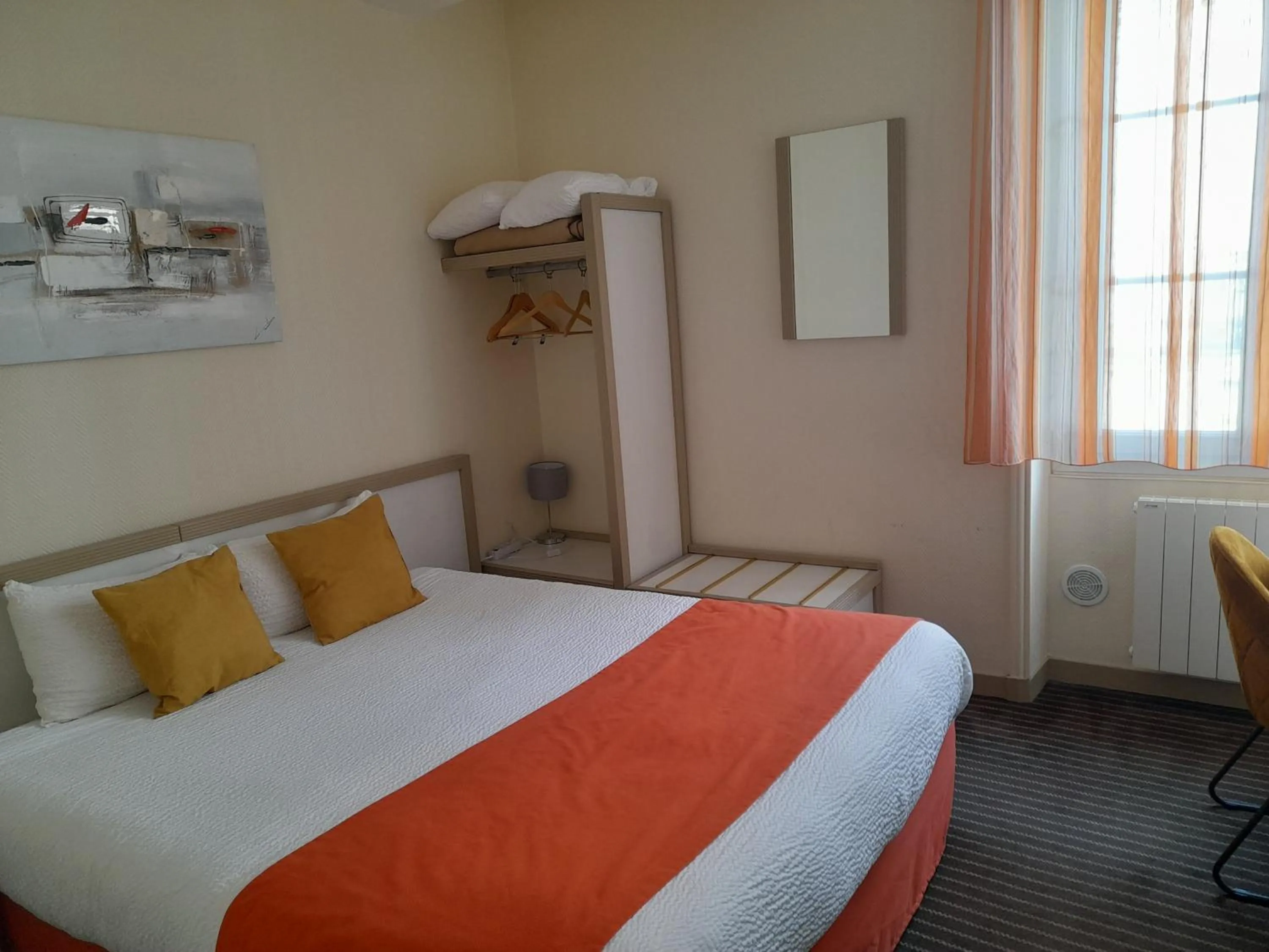 Photo of the whole room, Bed in Logis Hôtel La Résidence, Cognac Centre