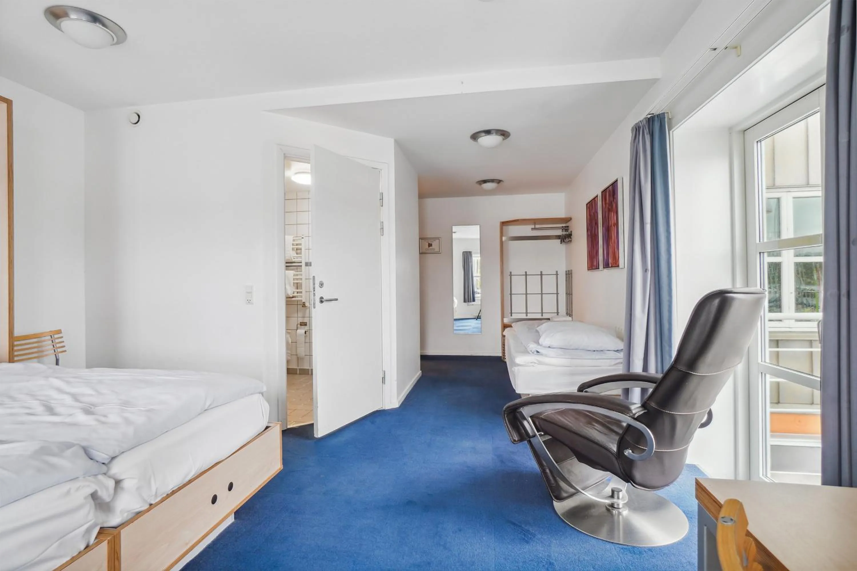 Toilet, Bed in BB-Hotel Aarhus Havnehotellet