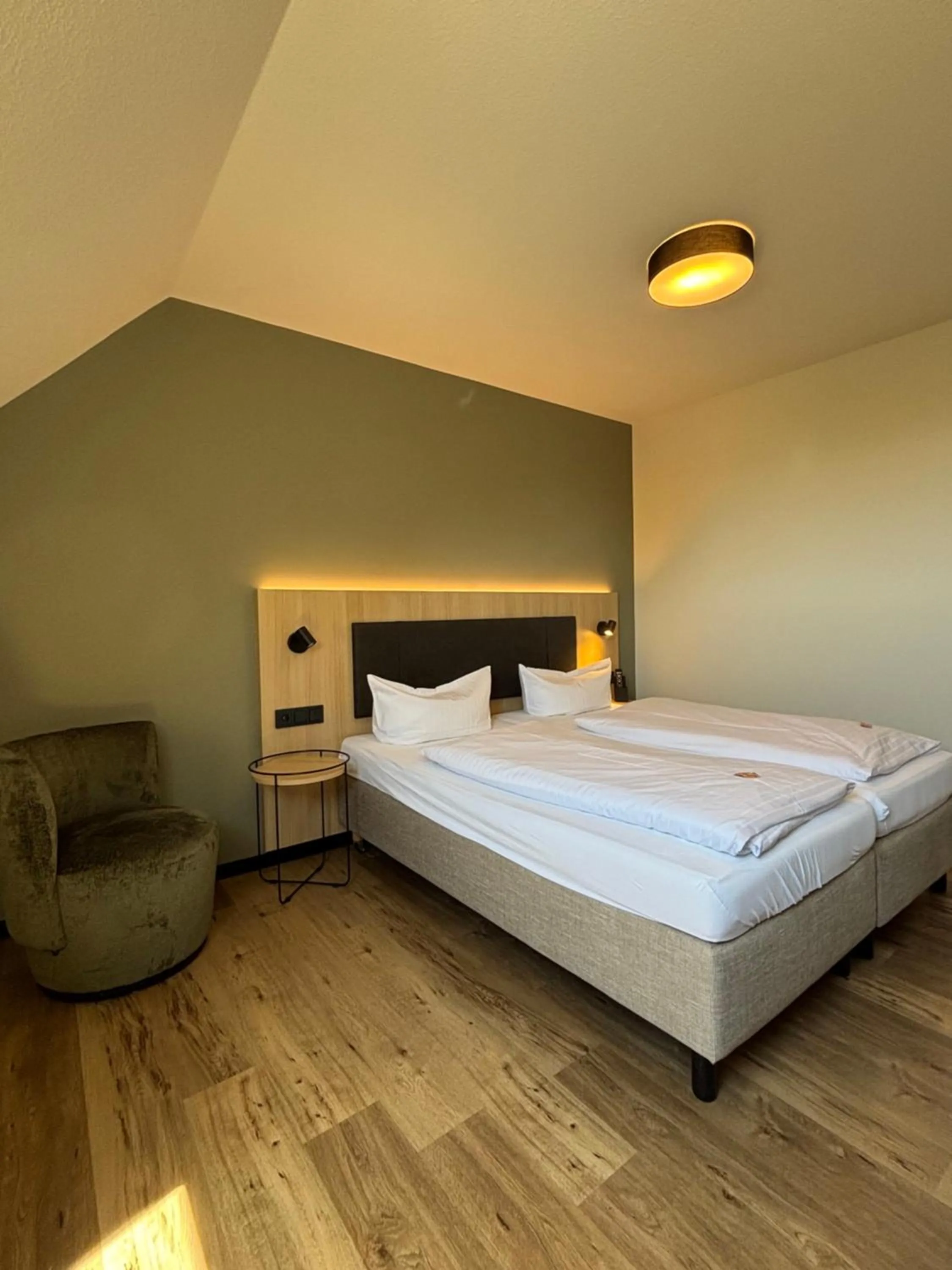 Photo of the whole room, Bed in Hotel am Stadthaus