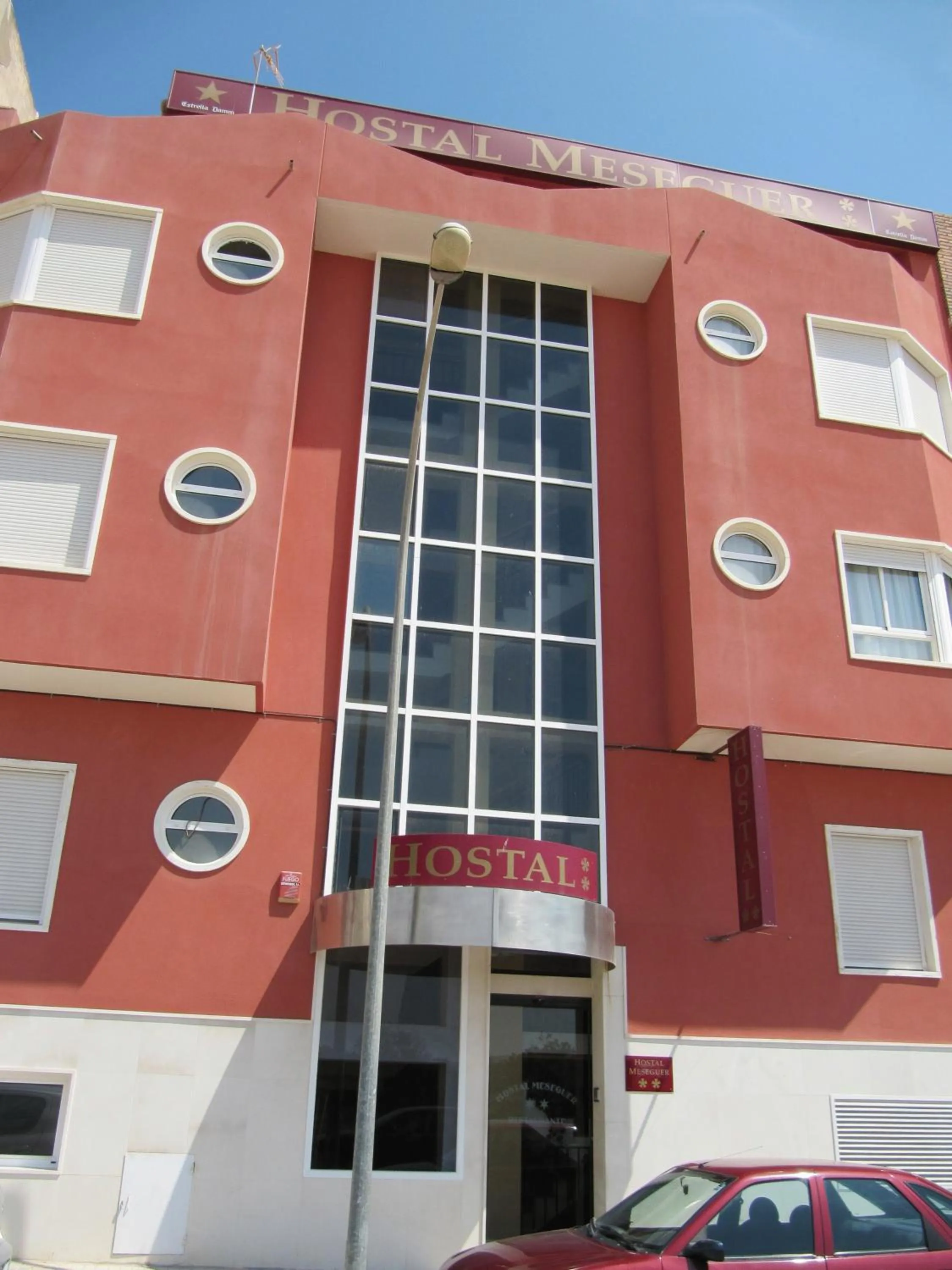 Facade/entrance in Hostal Meseguer