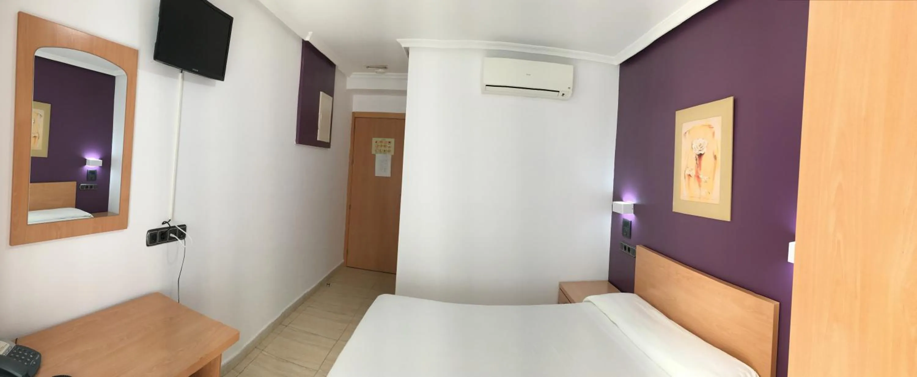 Bed in Hostal Meseguer