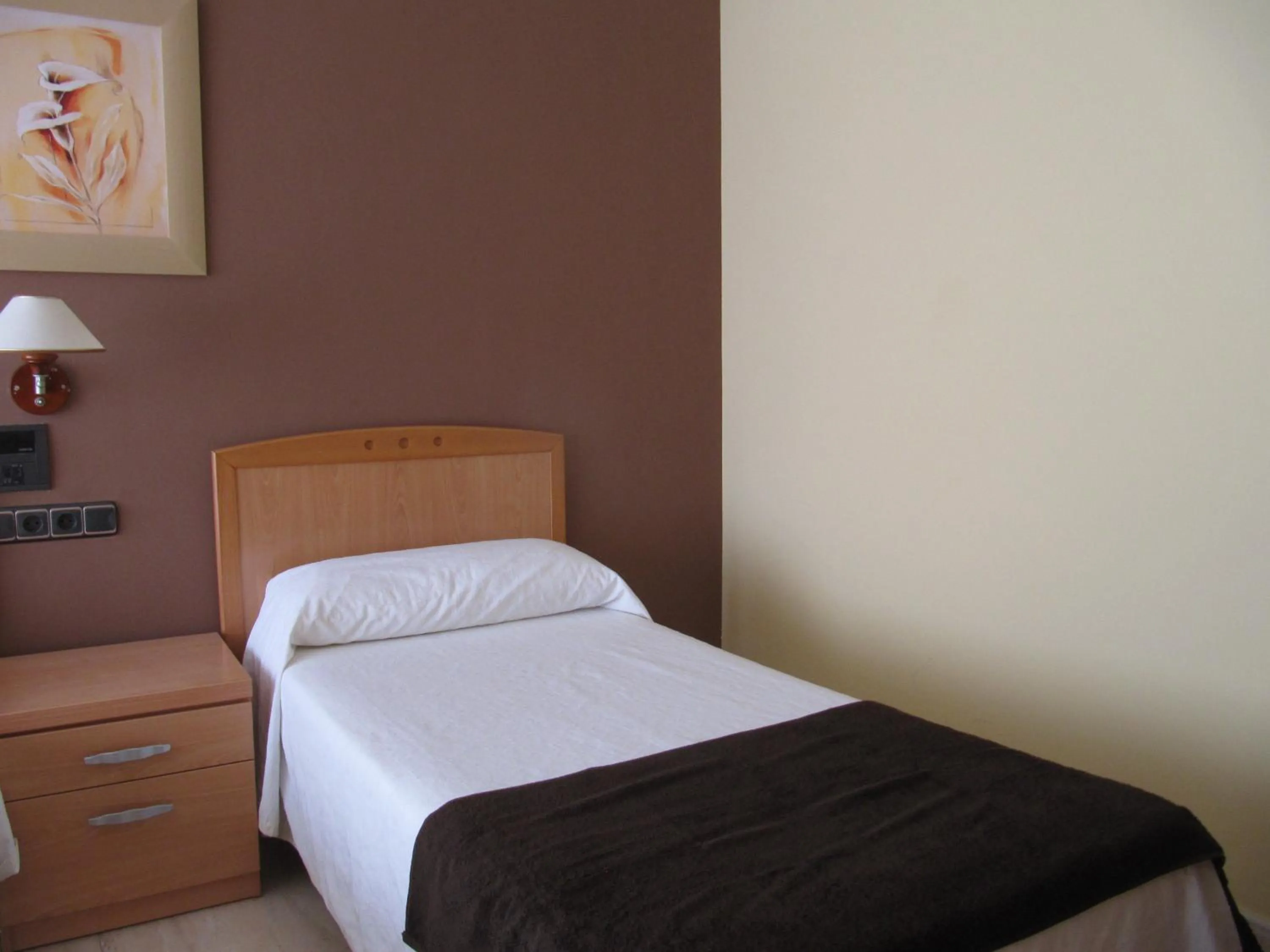 Street view, Bed in Hostal Meseguer