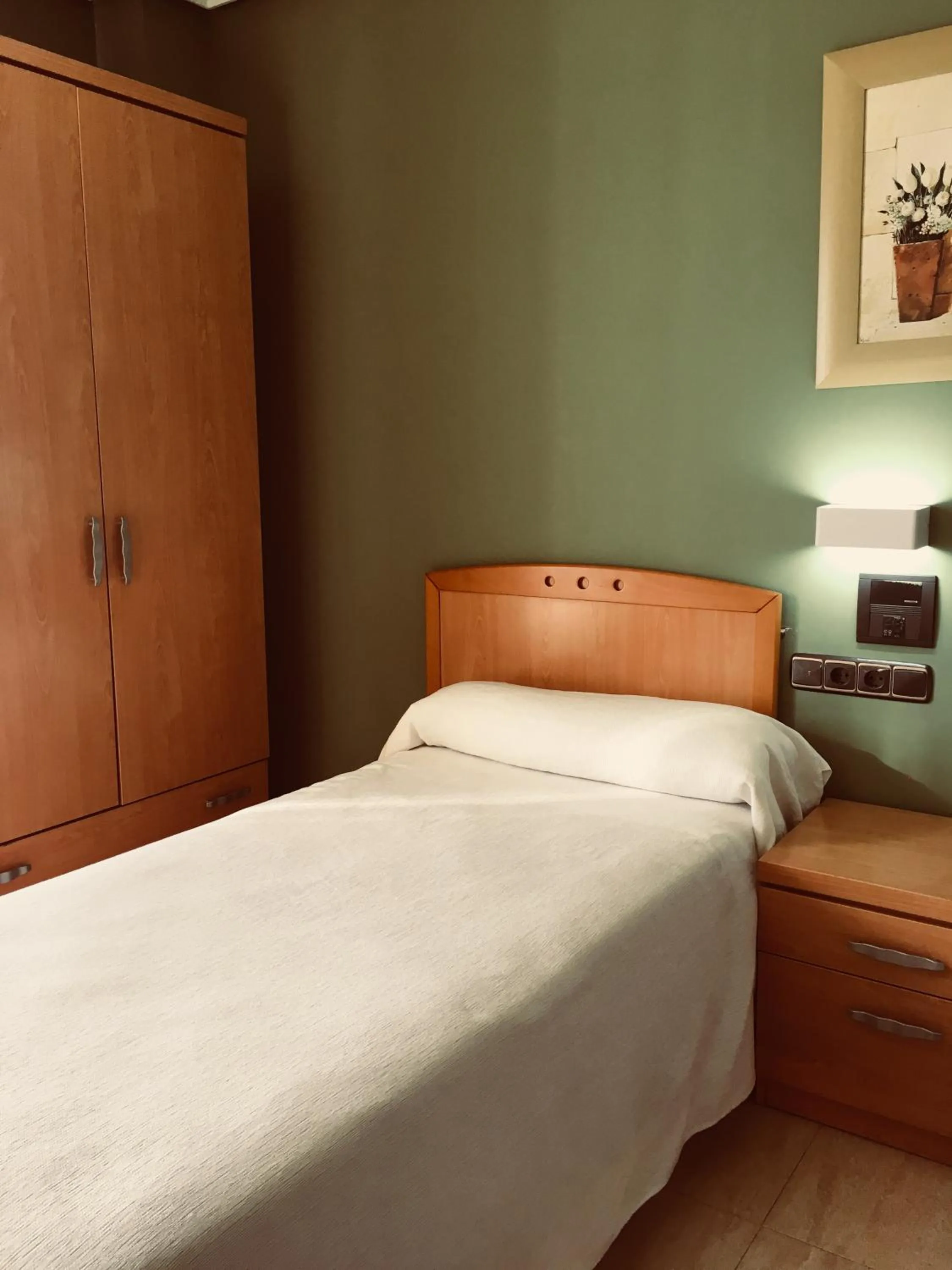 Bed in Hostal Meseguer