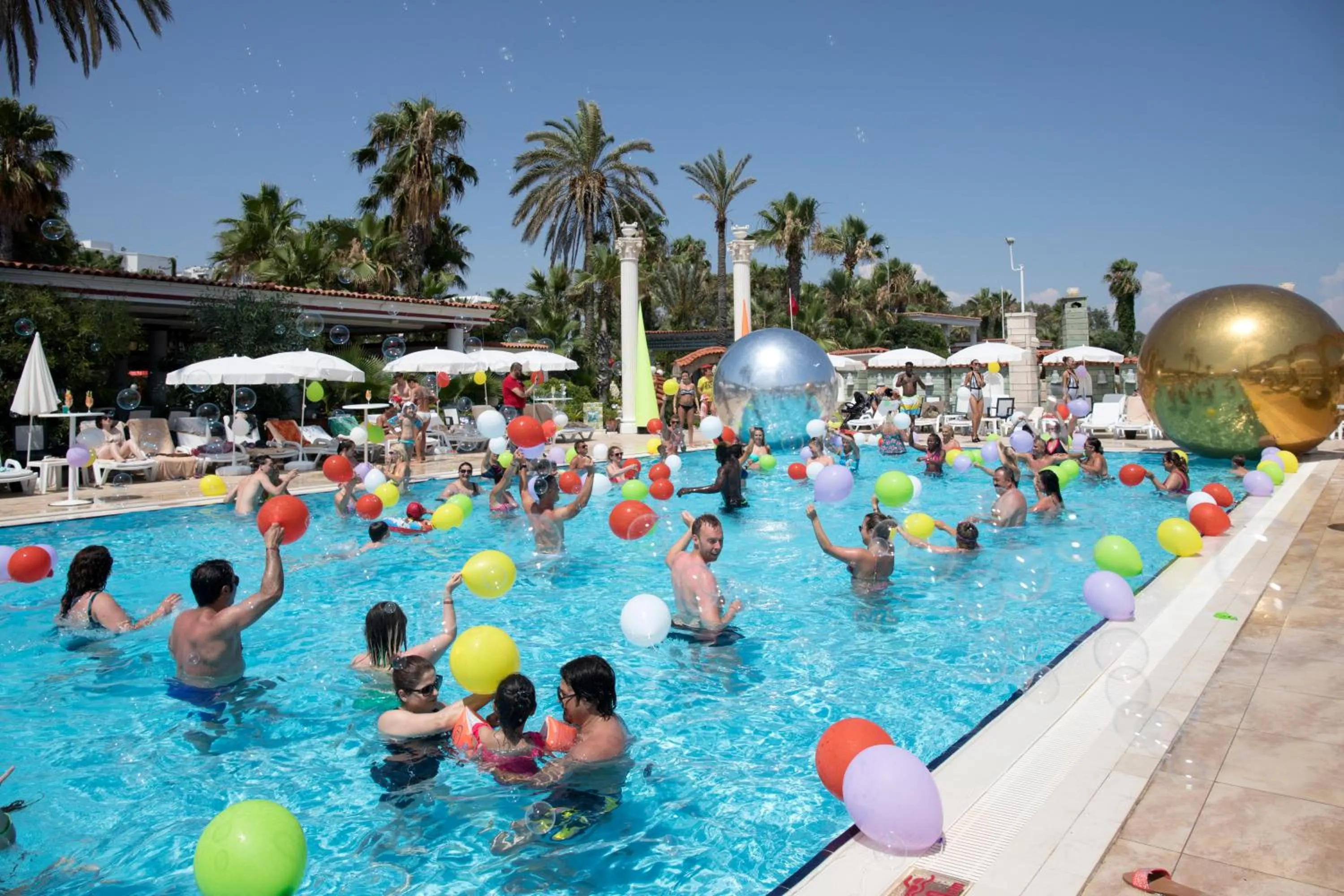 Entertainment in Club Hotel Sera