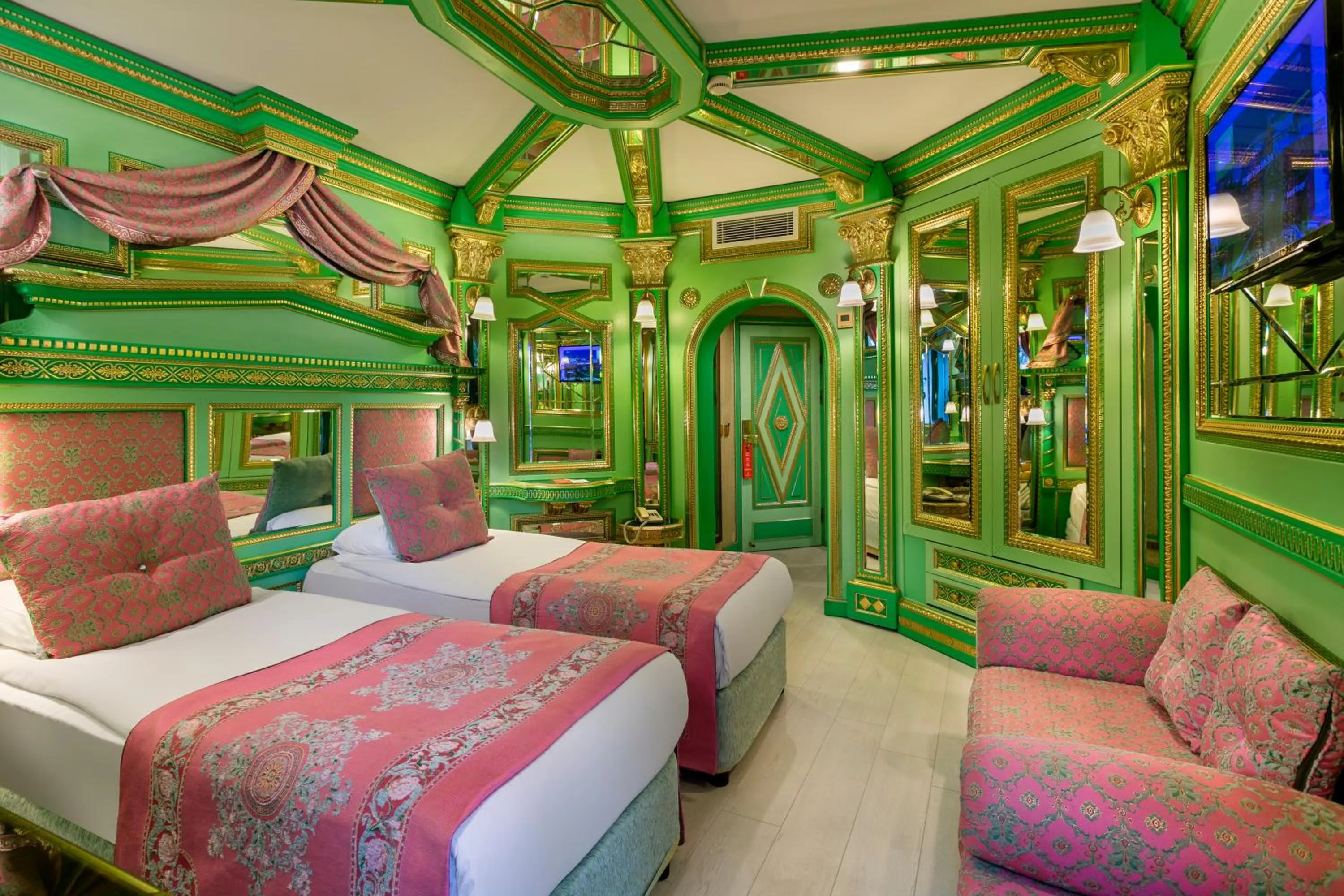 Photo of the whole room, Bed in Club Hotel Sera