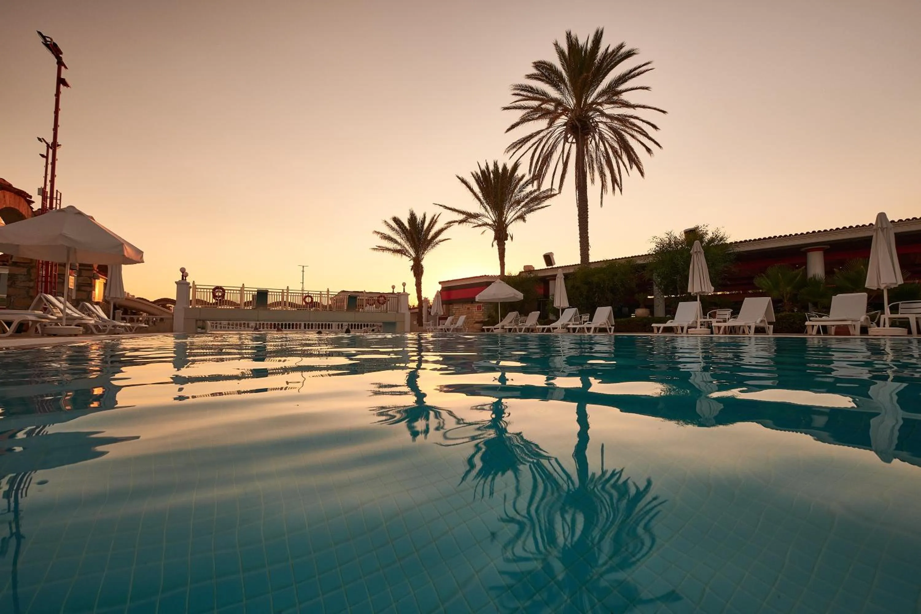 Swimming pool in Club Hotel Sera