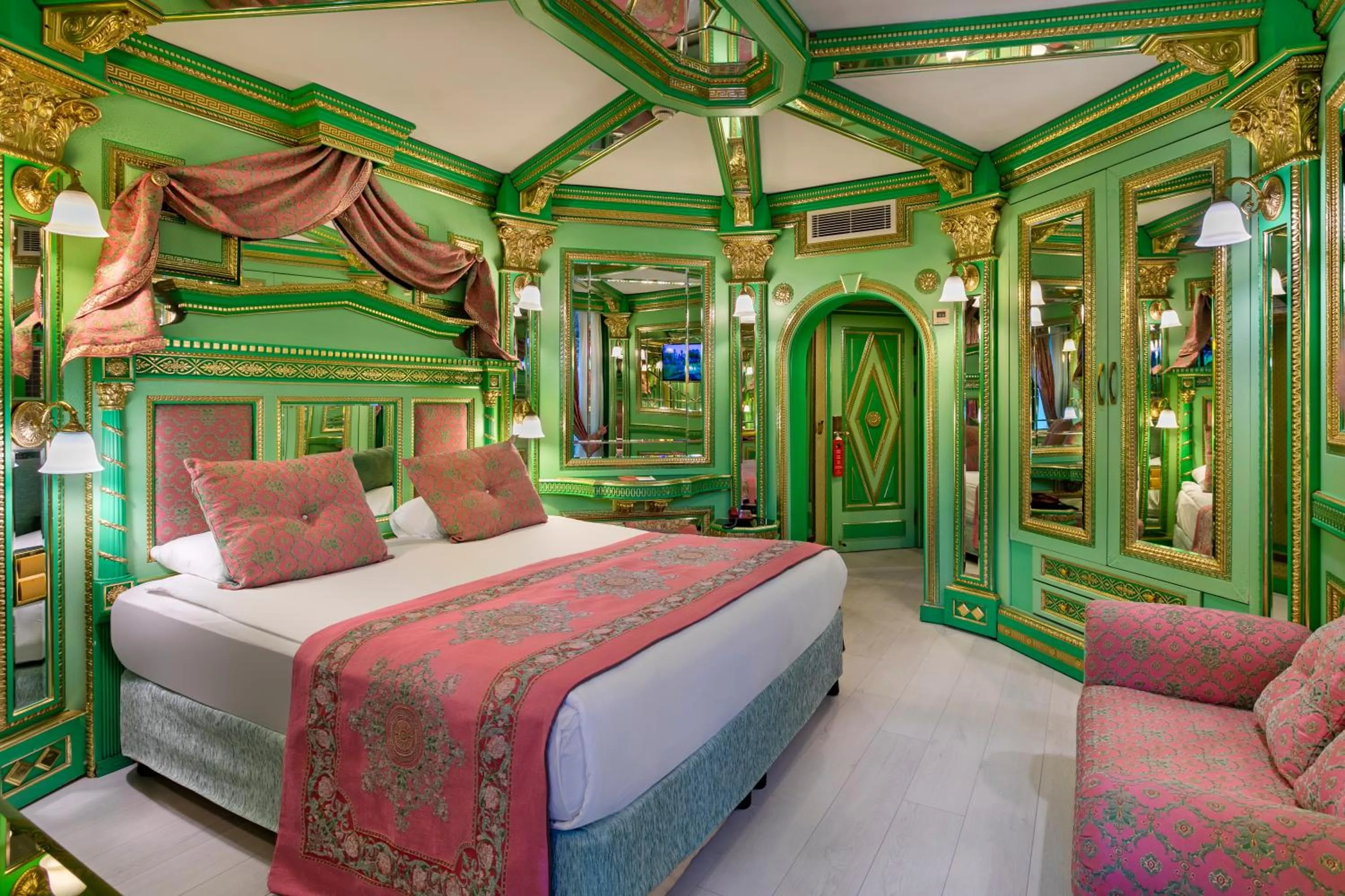 Photo of the whole room, Bed in Club Hotel Sera