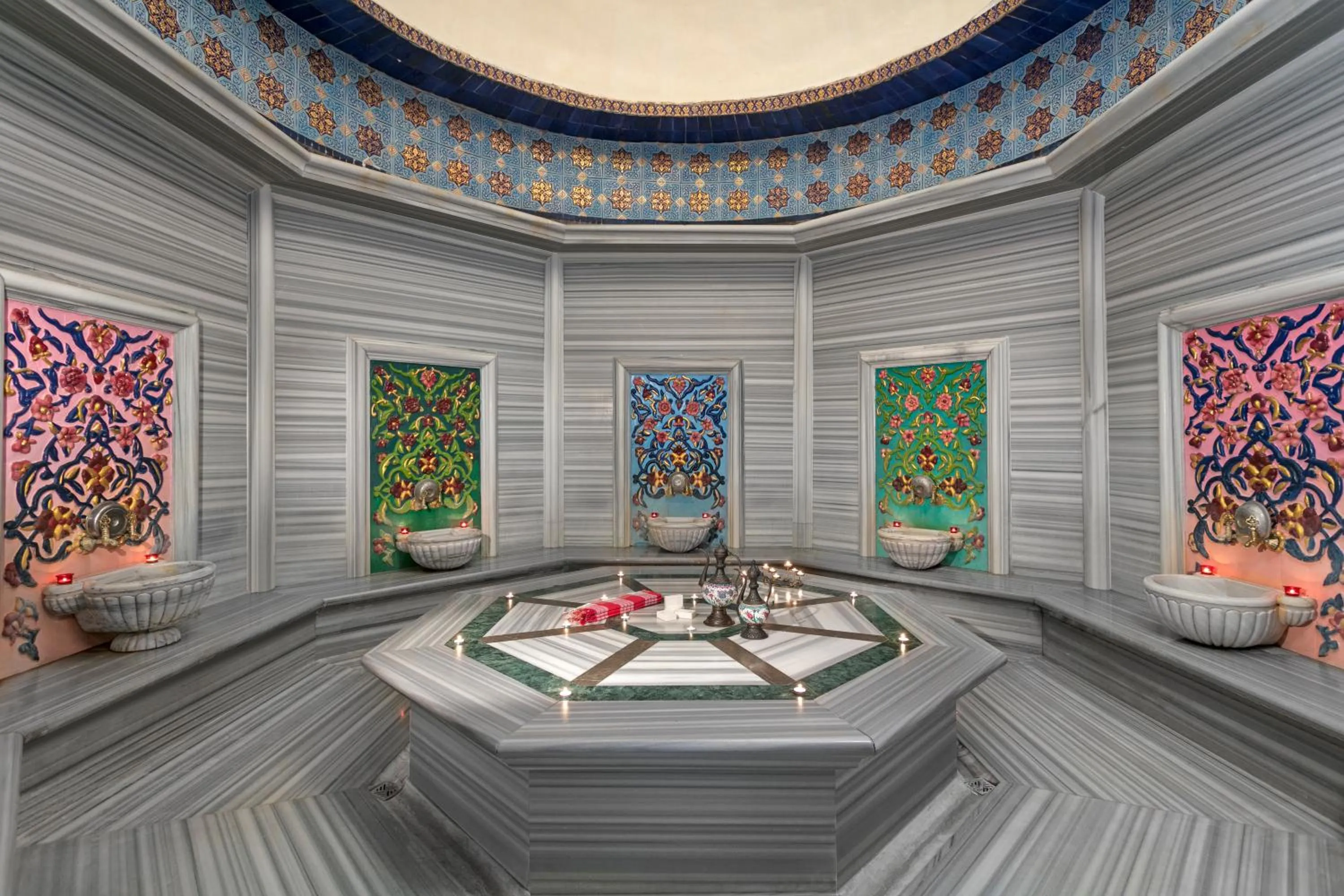 Public Bath in Club Hotel Sera