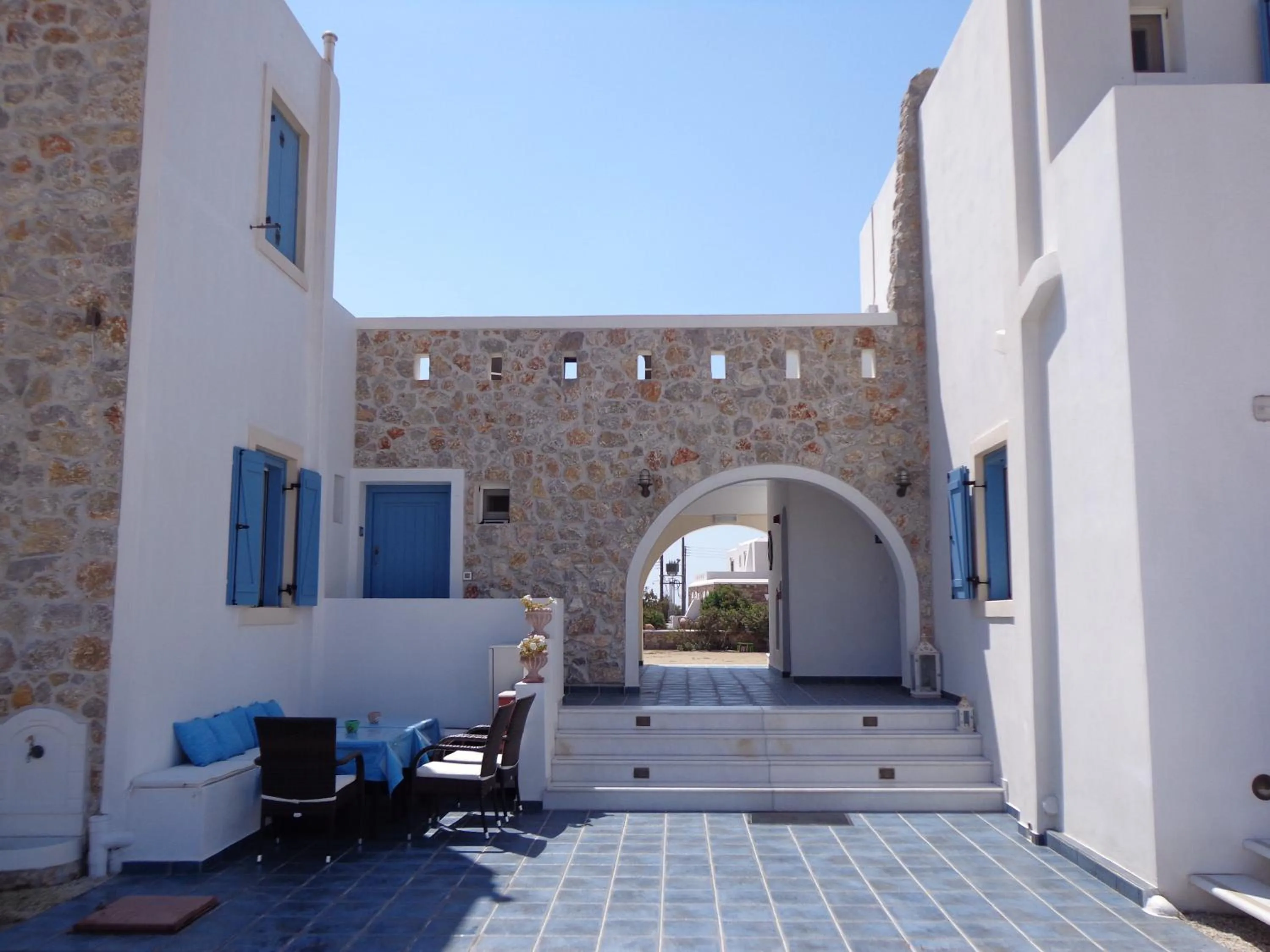 Facade/entrance in Blue Harmony Apartments