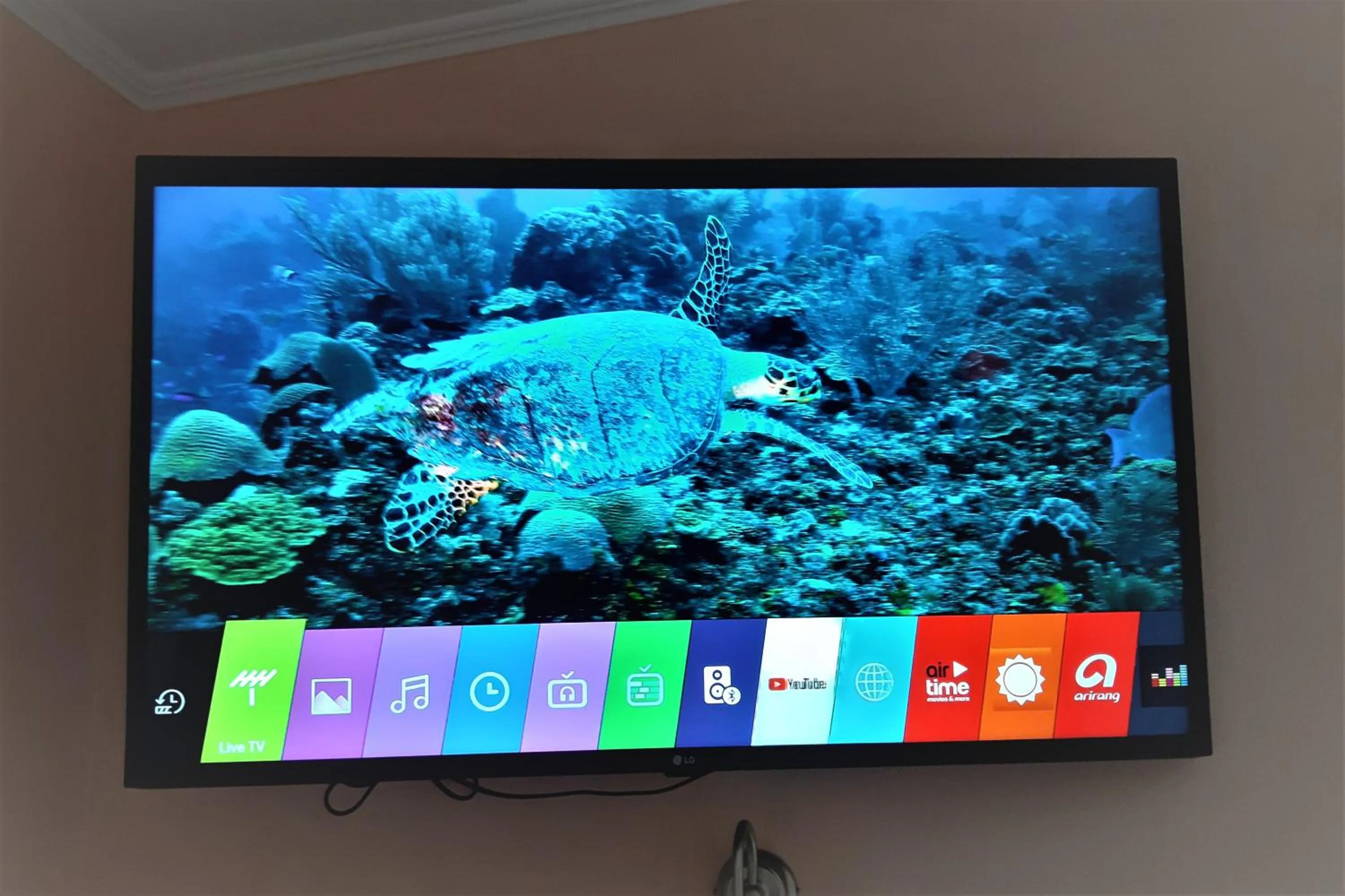 TV and multimedia in Blue Harmony Apartments