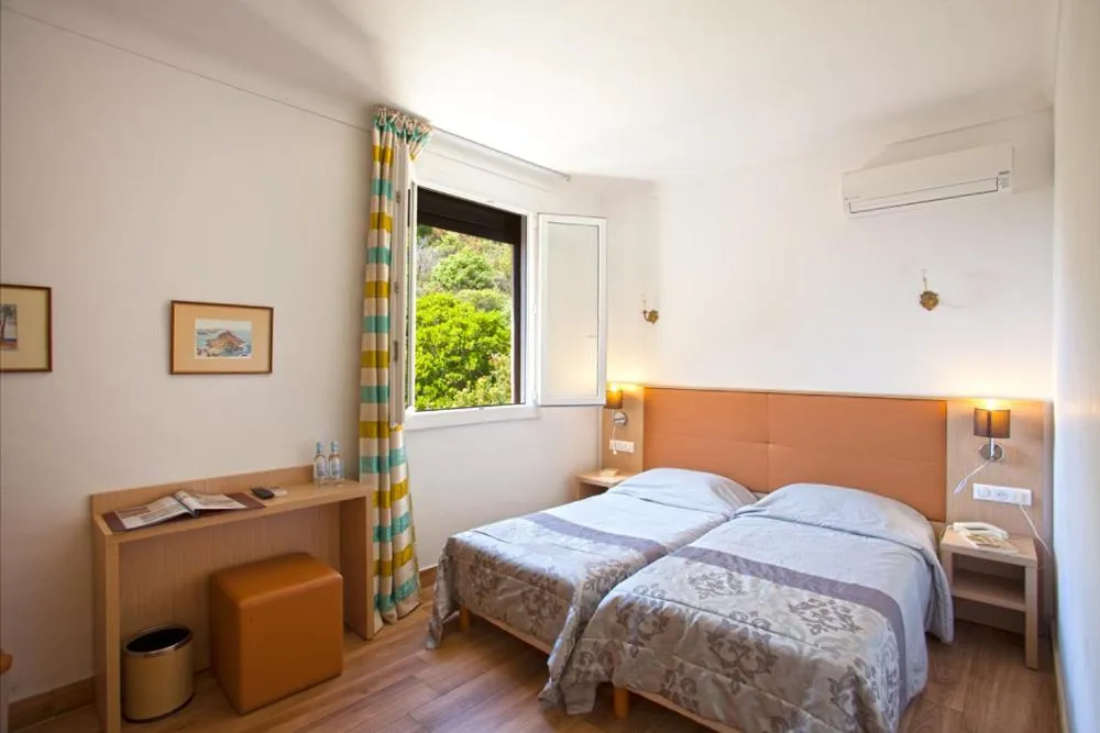 Bed in Hotel Kalliste