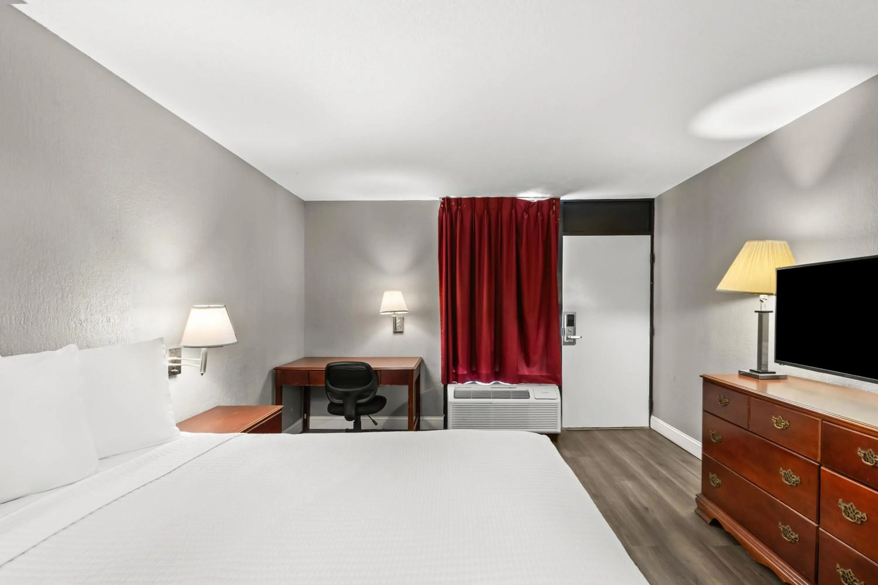 Bed in Knights Inn Virginia Beach Lynnhaven