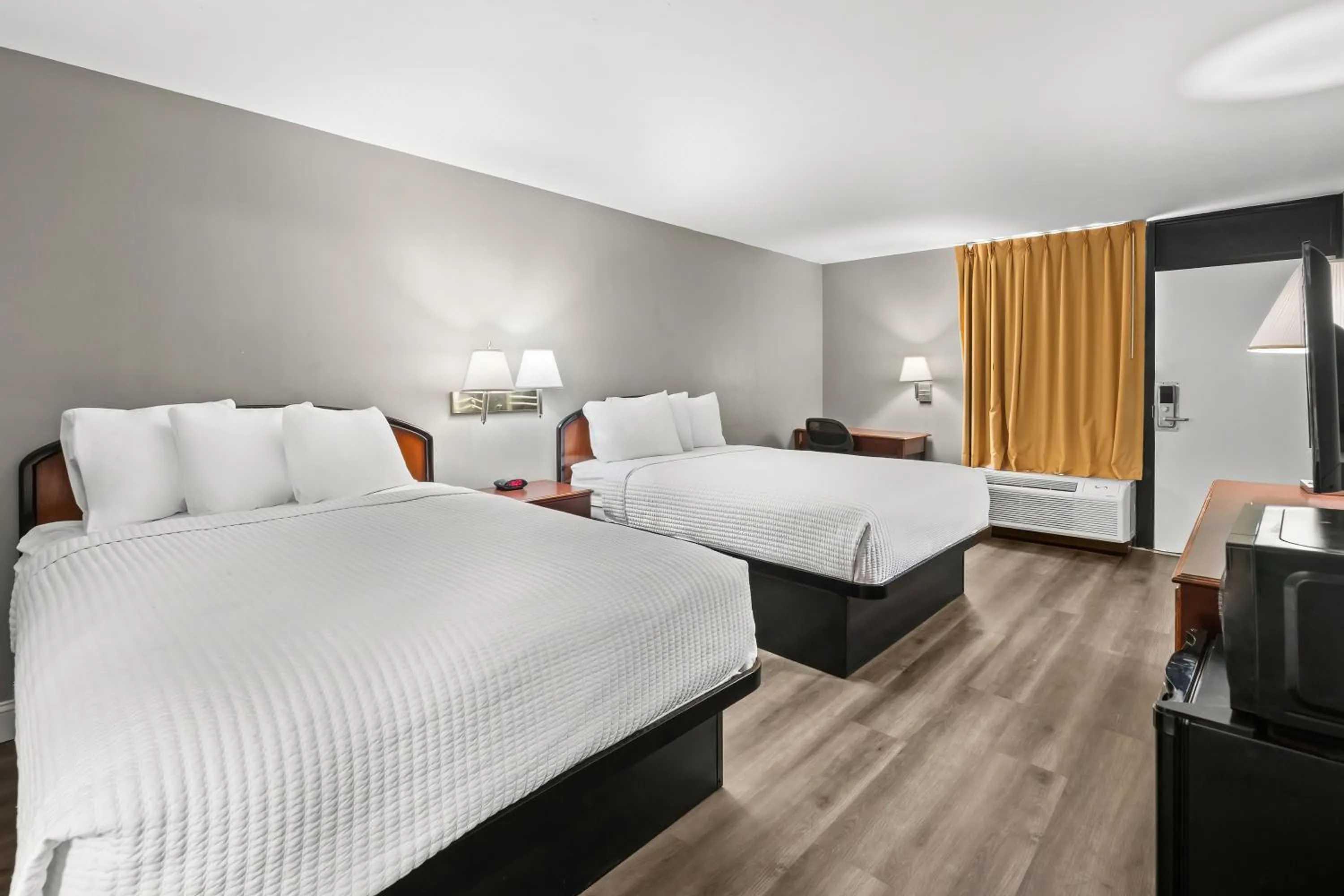 Bed in Knights Inn Virginia Beach Lynnhaven