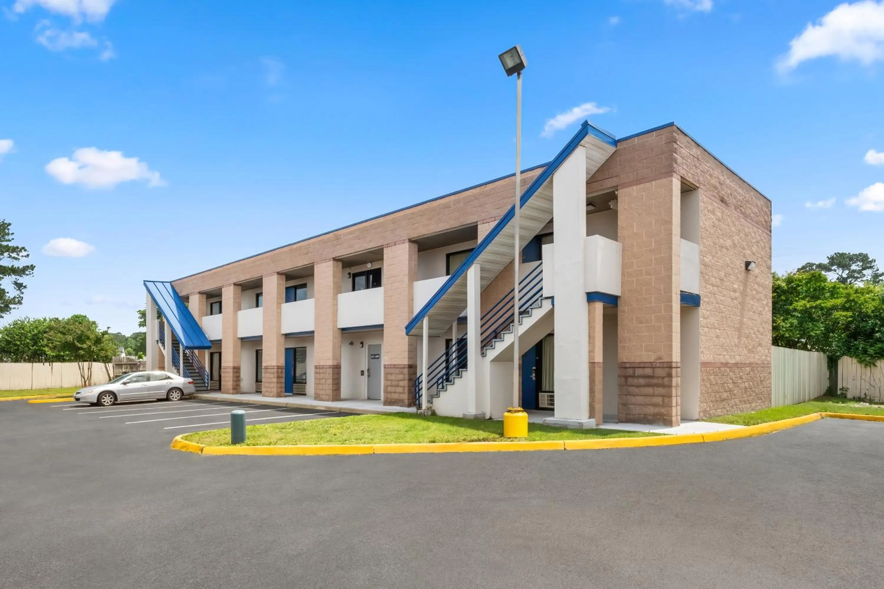 Property building in Knights Inn Virginia Beach Lynnhaven