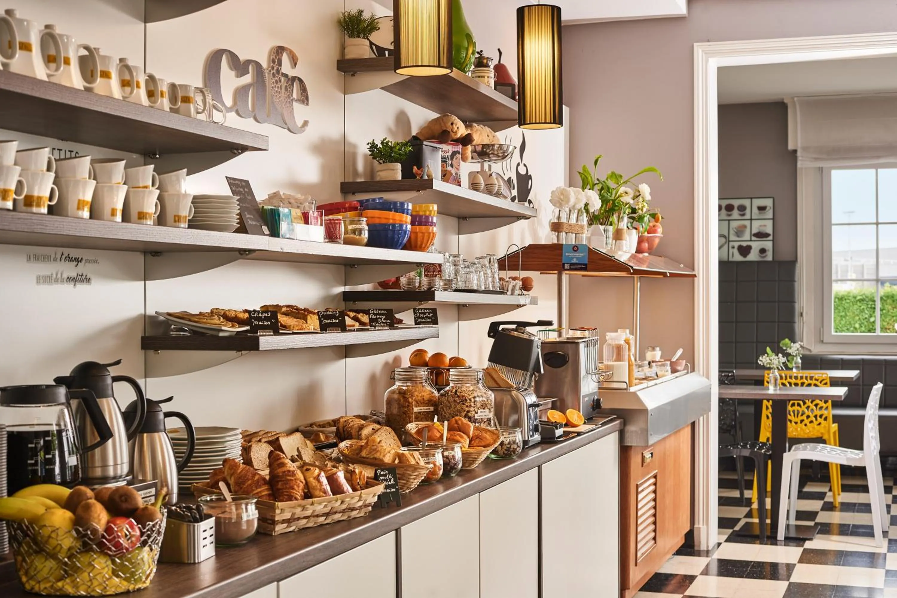 Restaurant/places to eat in Hôtel Agena