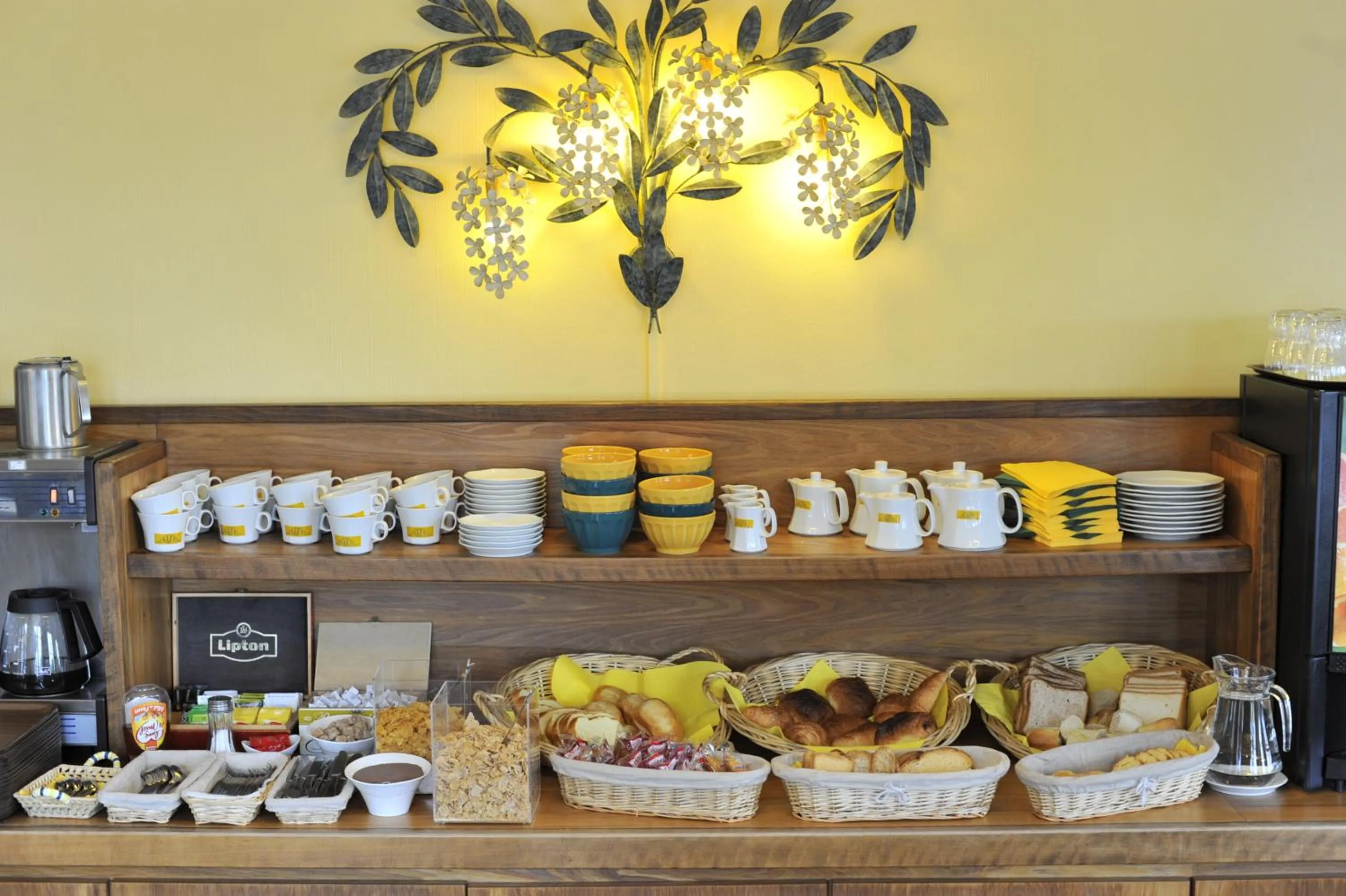 Restaurant/places to eat in Hôtel Agena