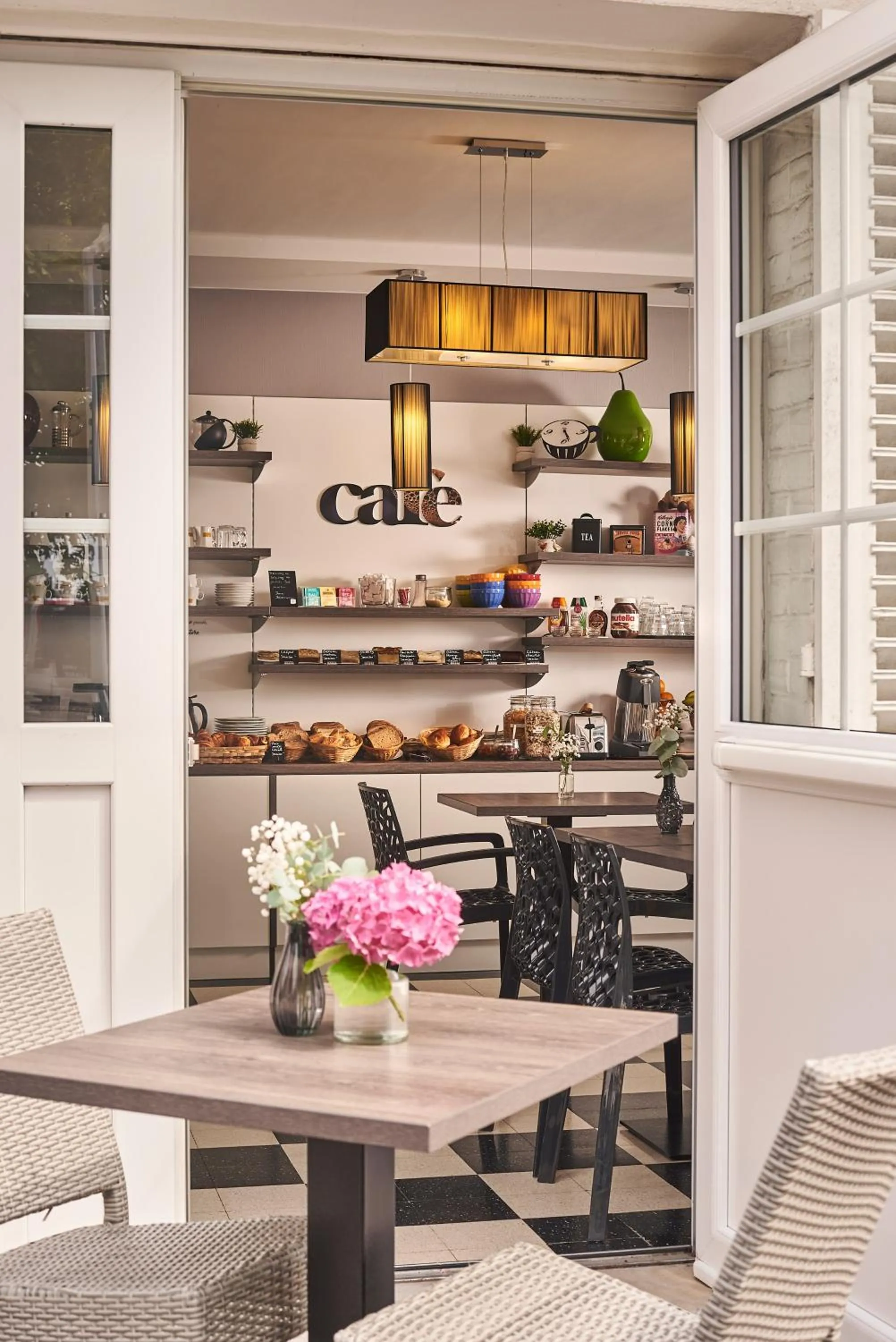 Restaurant/places to eat in Hôtel Agena