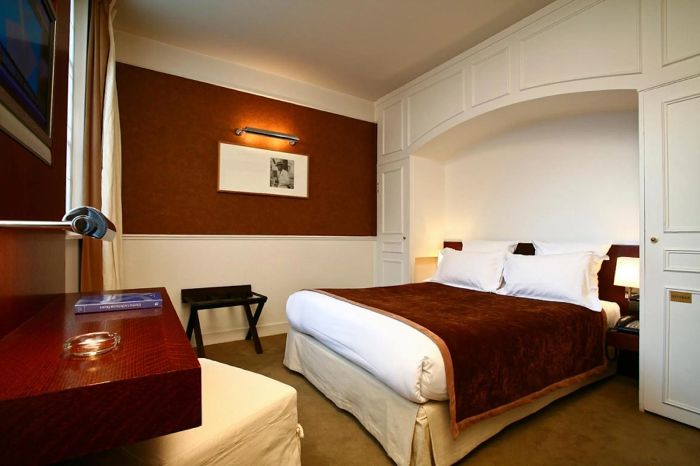 Bedroom, Bed in Le Clos Medicis