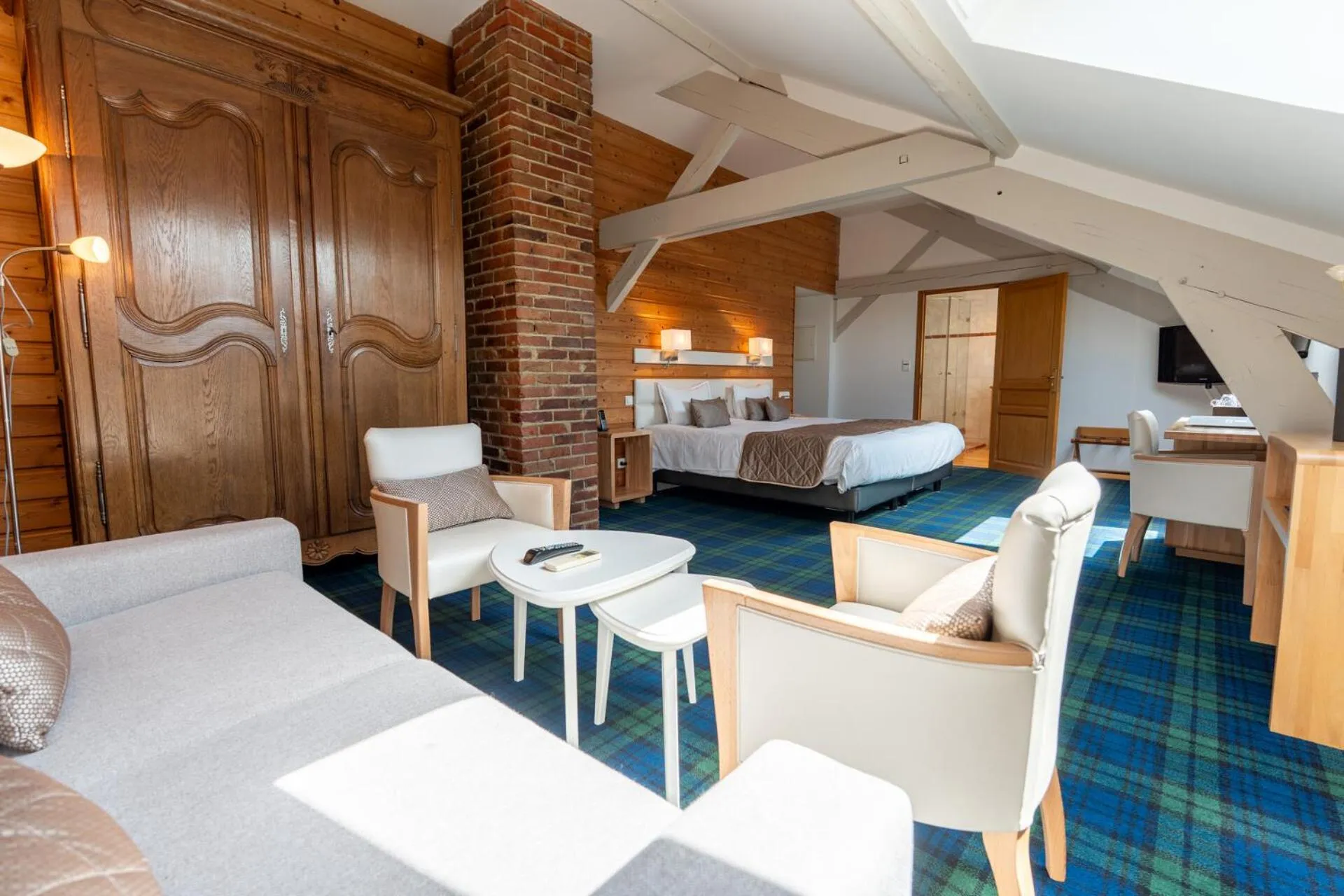 Photo of the whole room, Bed in Hotel d'Angleterre