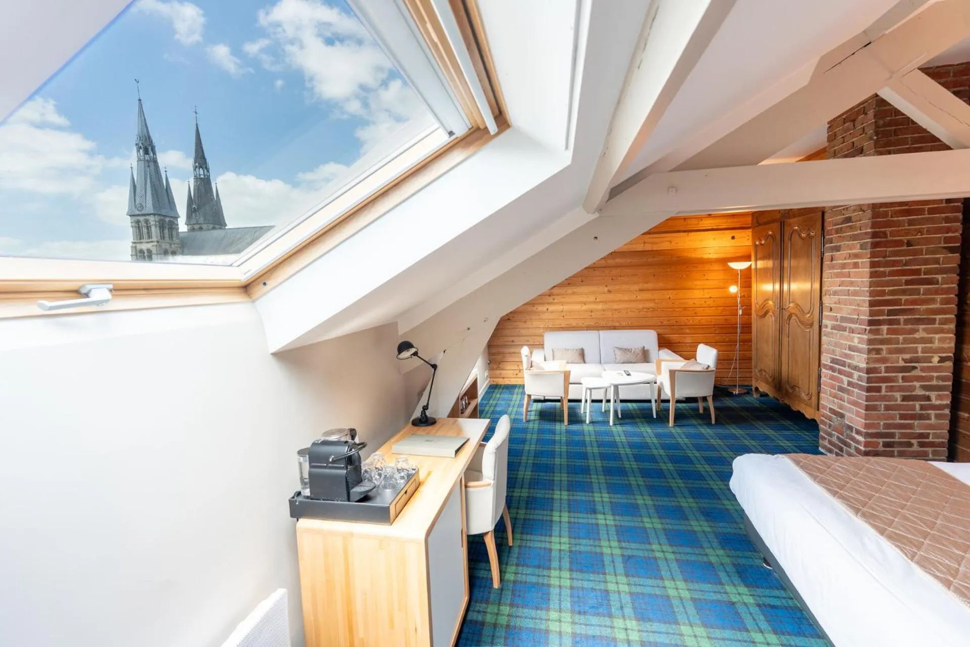 Photo of the whole room, Bed in Hotel d'Angleterre