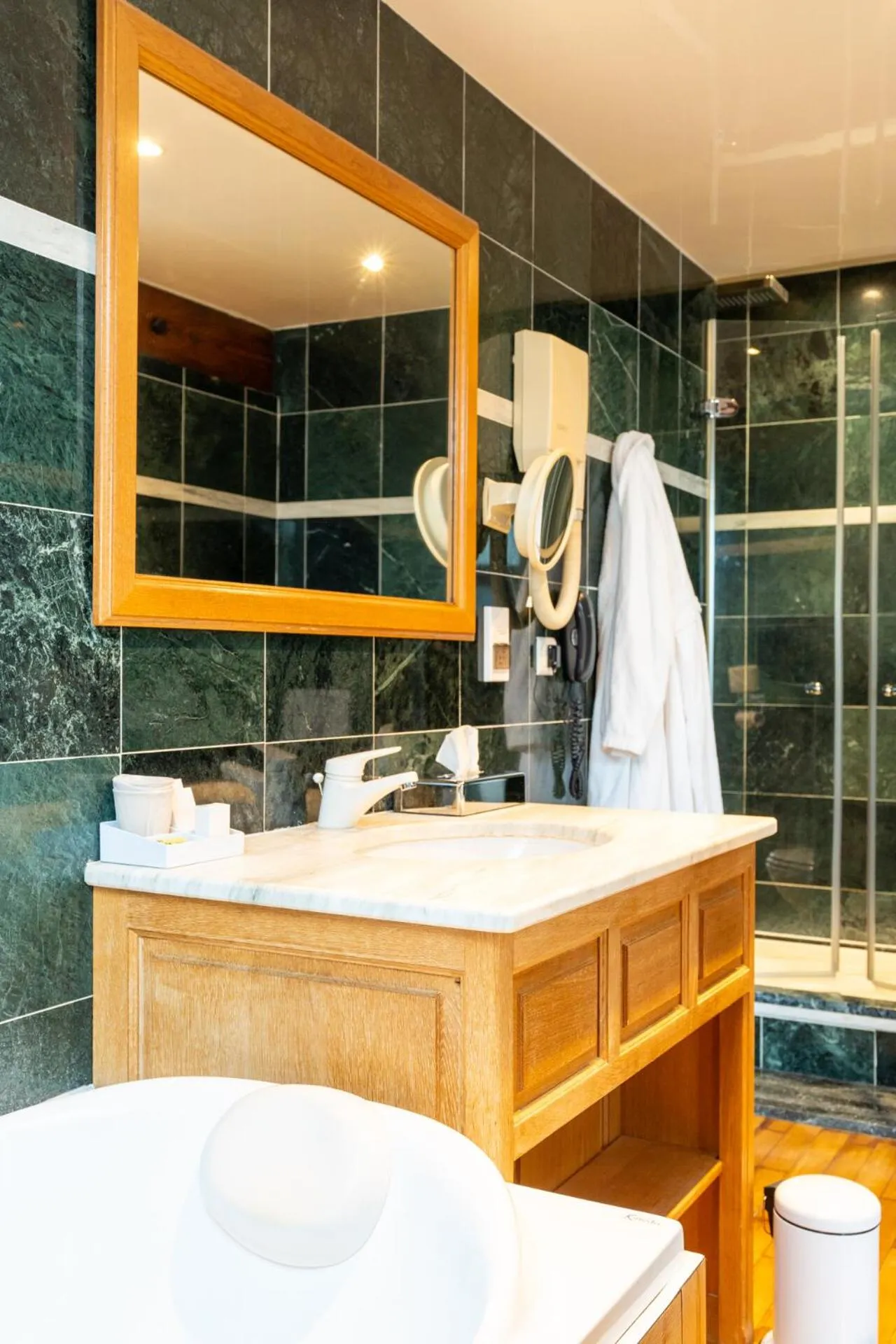 Bathroom in Hotel d'Angleterre