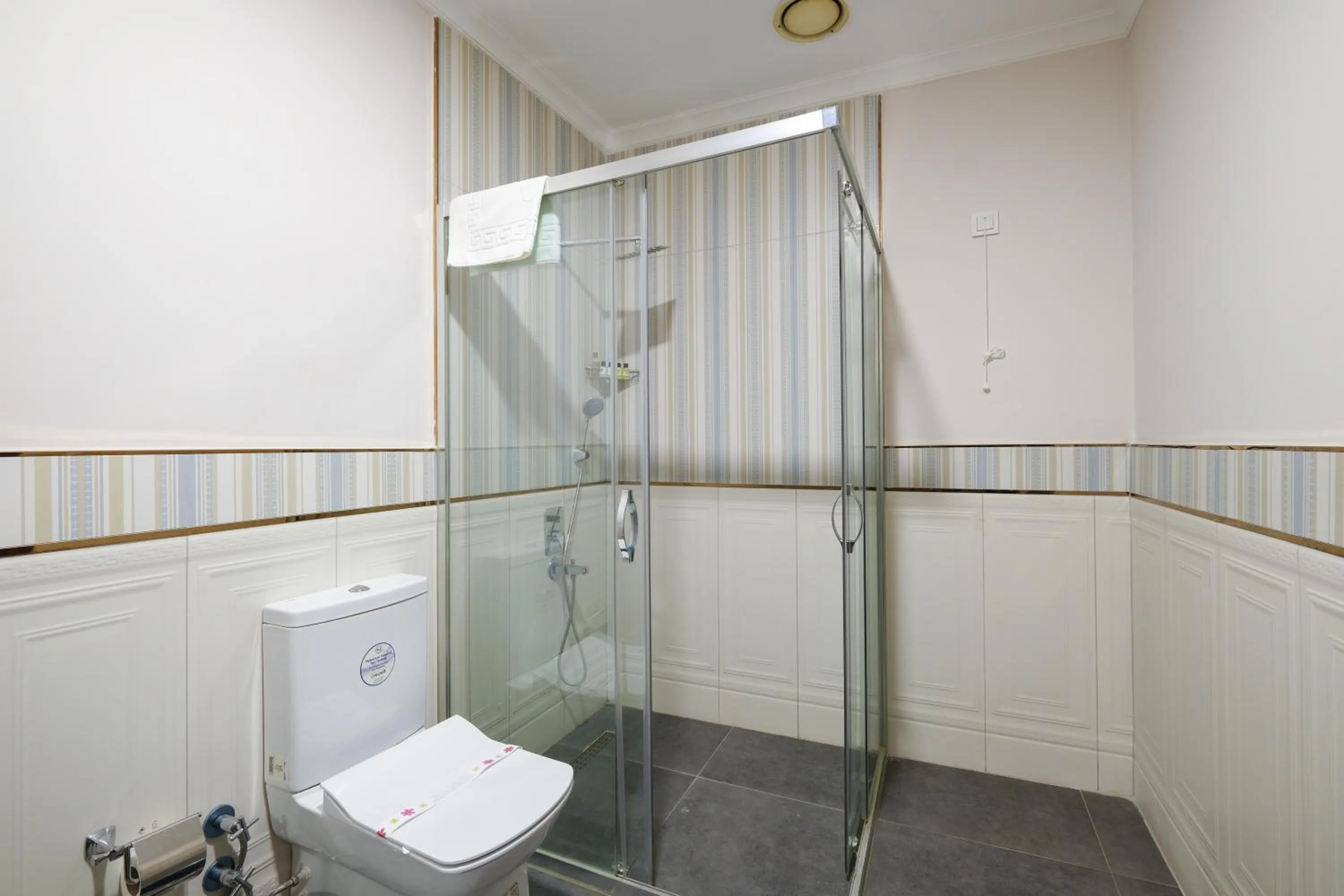 Shower in Otantik Hotel & Spa