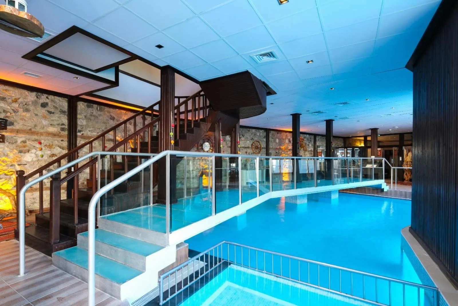 Swimming pool in Otantik Hotel & Spa