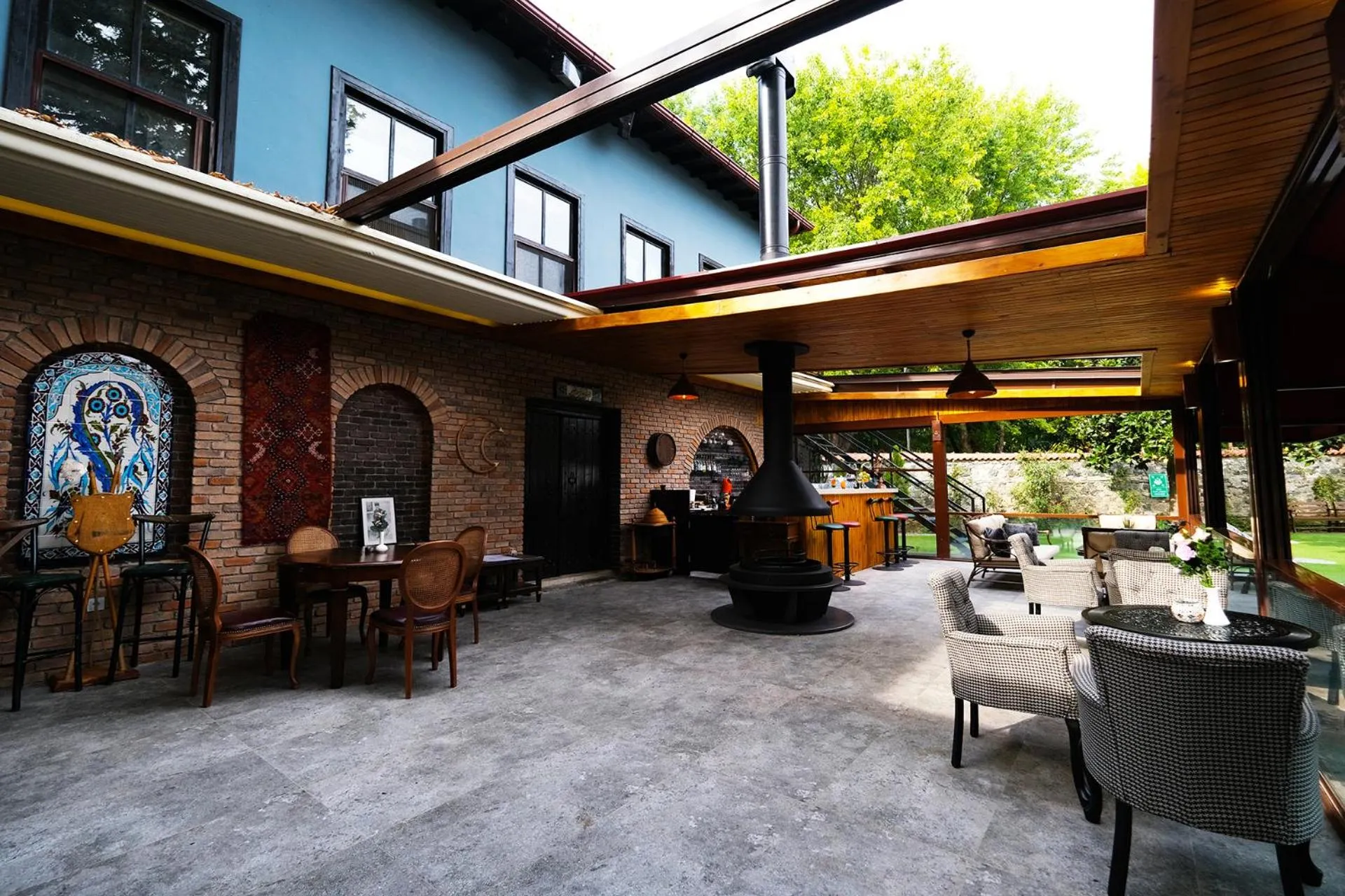 Restaurant/places to eat in Otantik Hotel & Spa