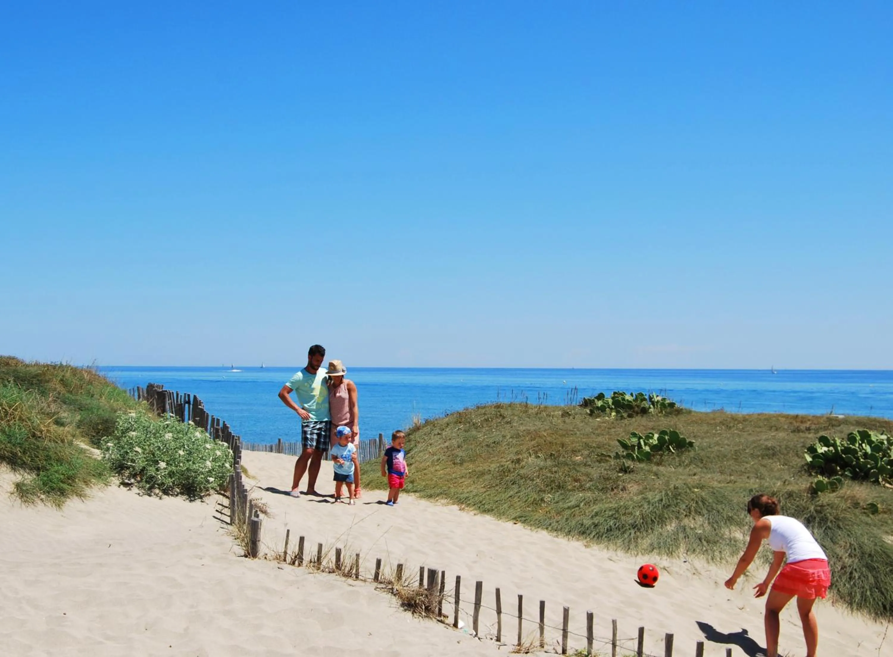 Beach in Lagrange Grand Bleu Vacances – Résidence Le Mas de Torreilles