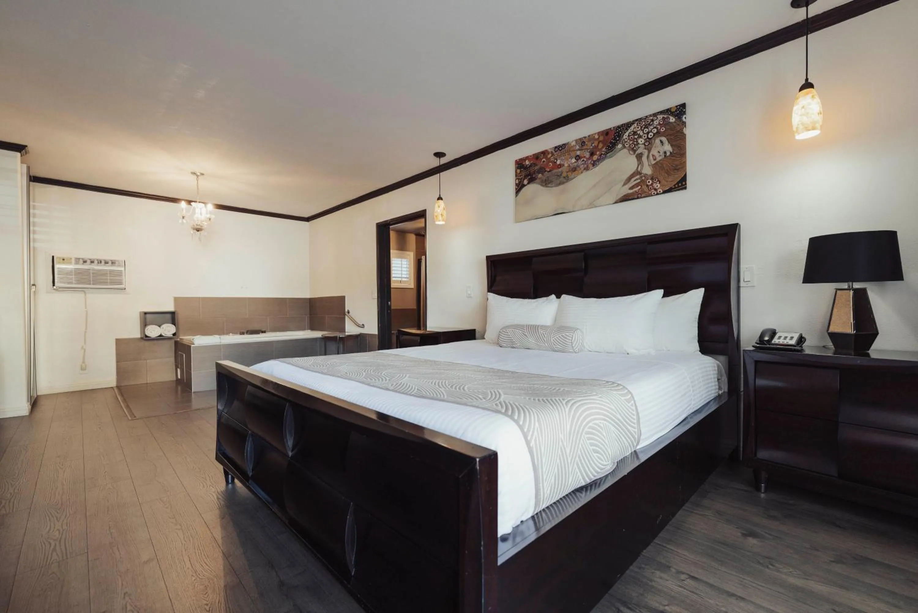 Bed in The Dixie Hollywood